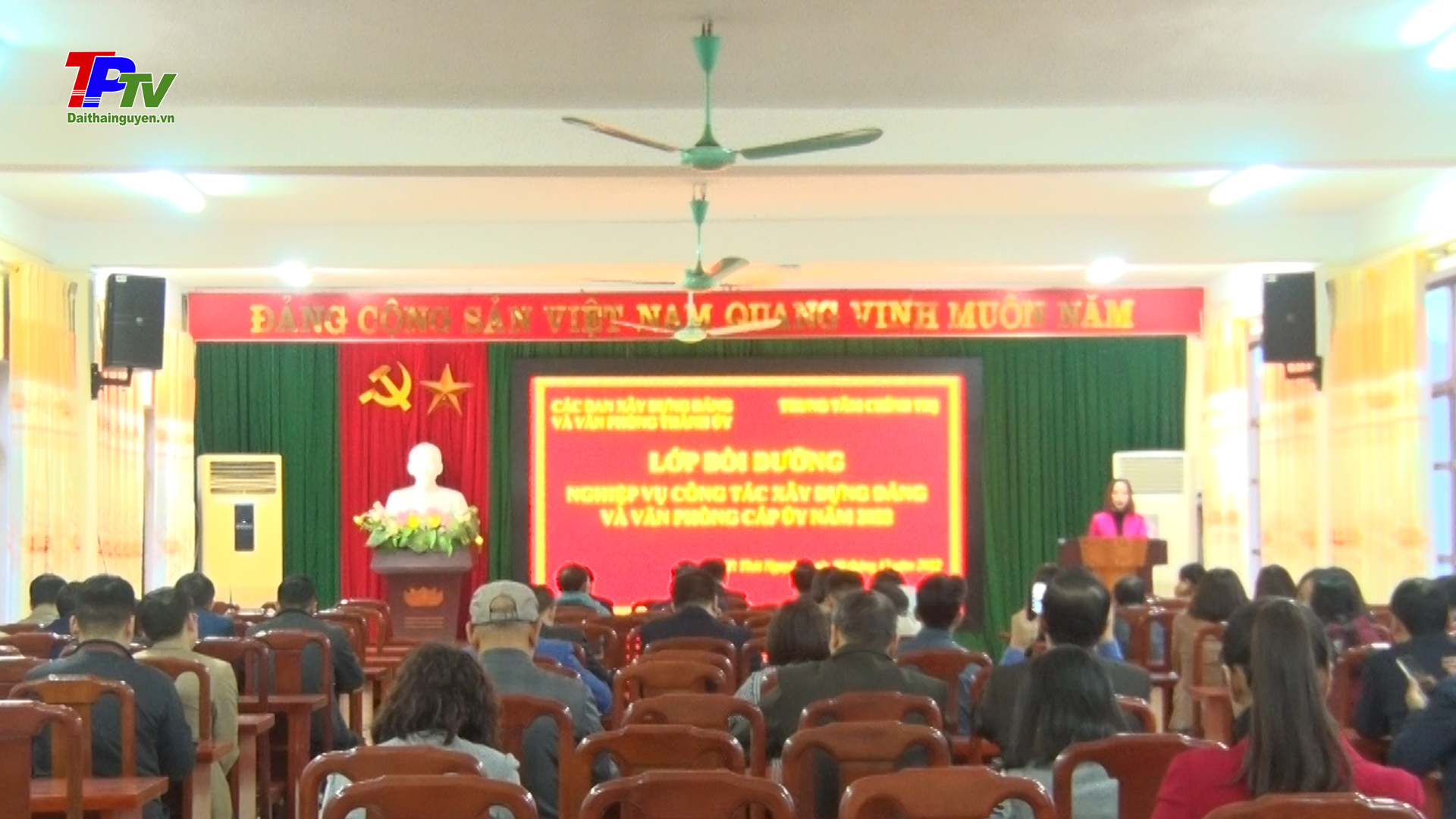 400 học viên tham gia lớp bồi dưỡng nghiệp vụ công tác xây dựng Đảng và Văn phòng cấp ủy năm 2022