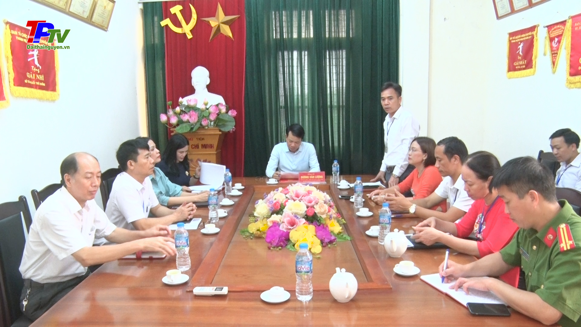 Đồng chí Bí thư Thành ủy Thái Nguyên làm việc với Đảng bộ phường Quan Triều.