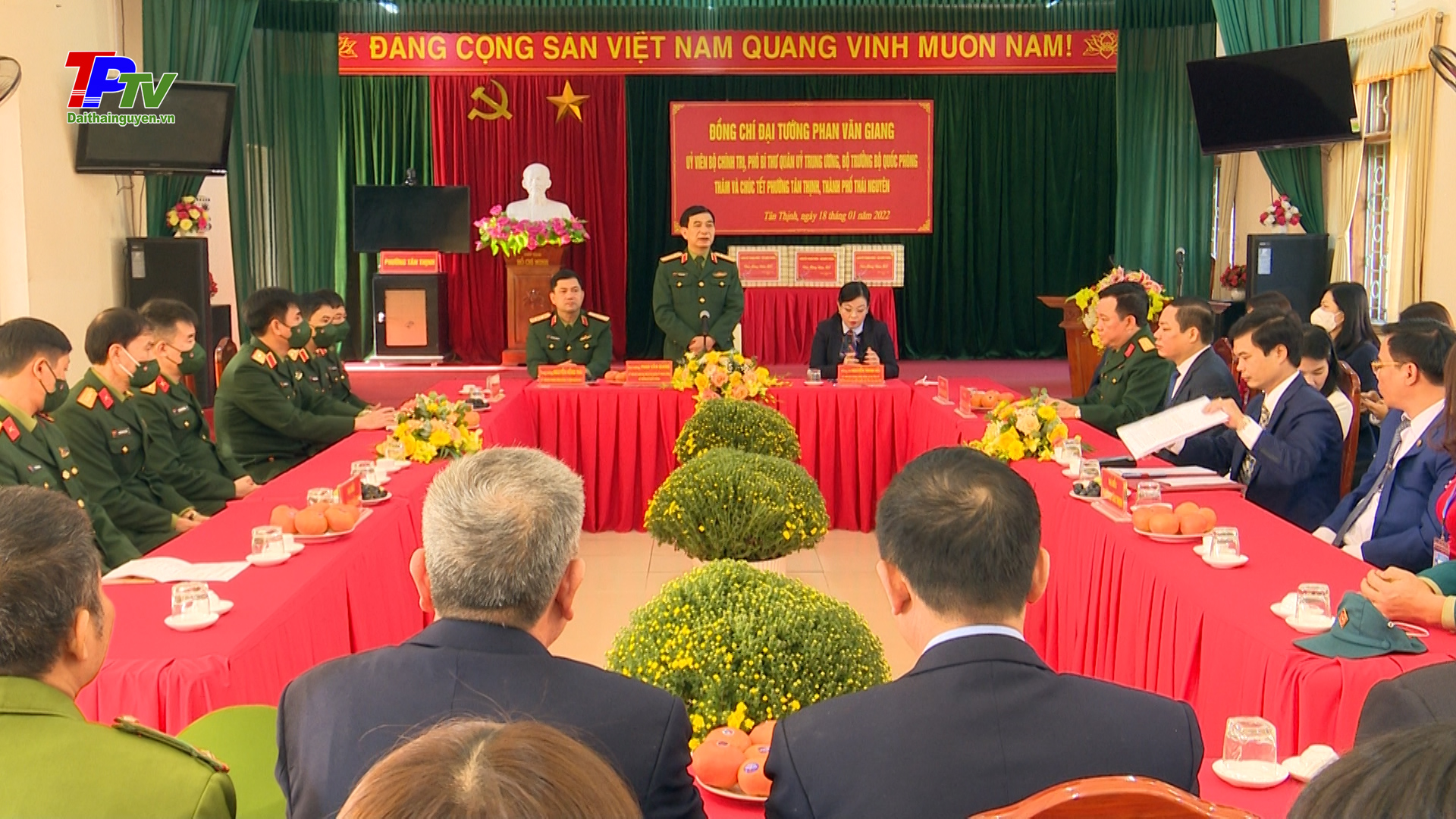 Bộ trưởng Bộ Quốc phòng thăm và chúc Tết tại 2 địa phương của Thành phố Thái Nguyên.