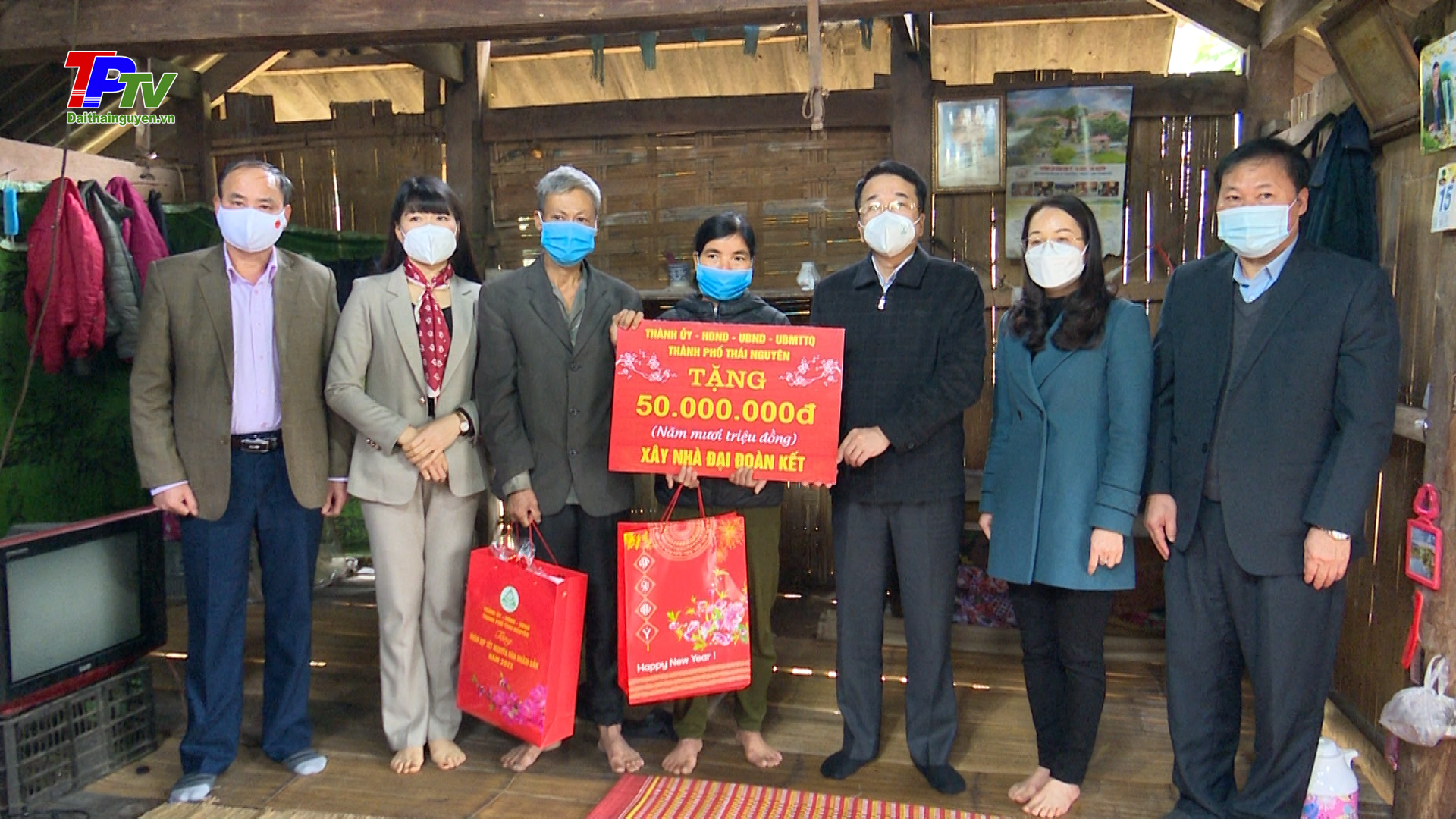 Thành phố Thái Nguyên hỗ trợ kinh phí xây nhà cho 3 hộ nghèo huyện Võ Nhai.