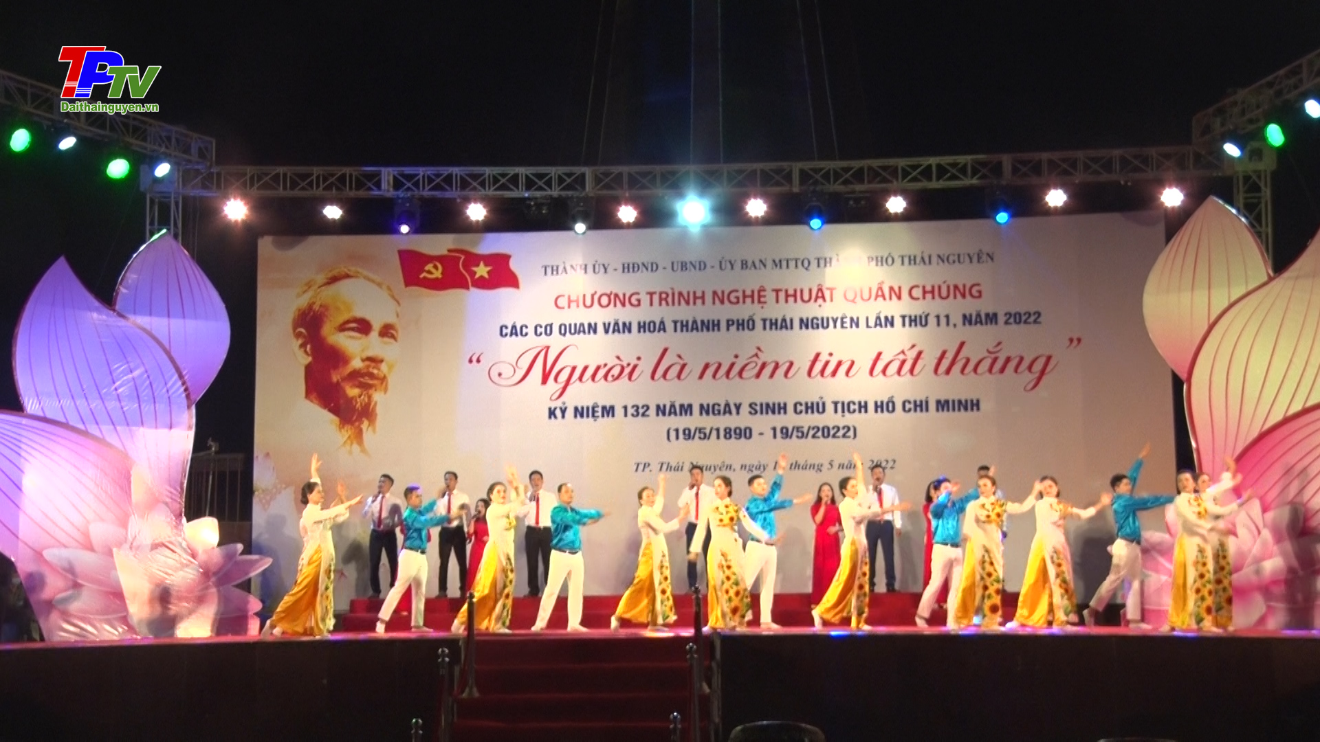 Chương trình nghệ thuật quần chúng với chủ đề 