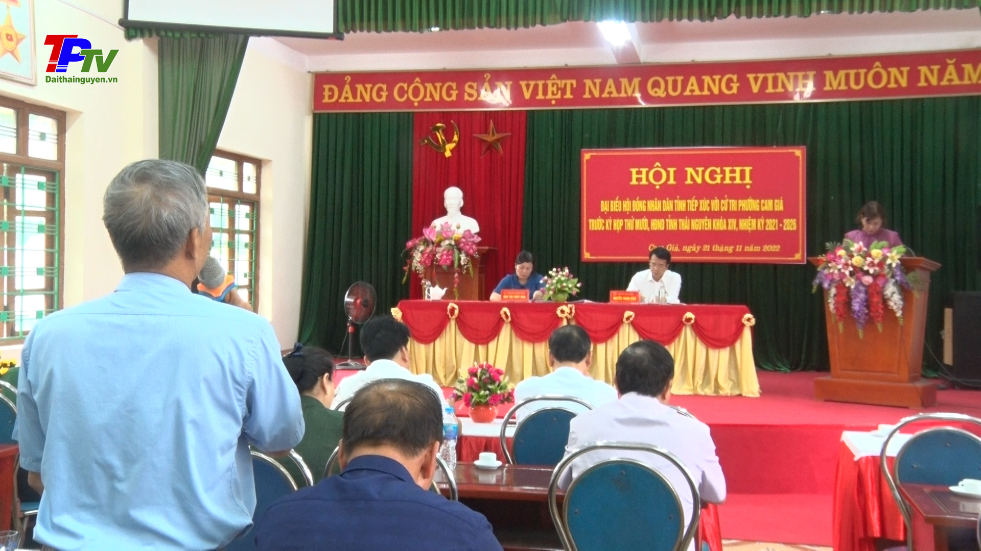 Đại biểu HĐND tỉnh tiếp xúc với cử tri phường Cam Giá.