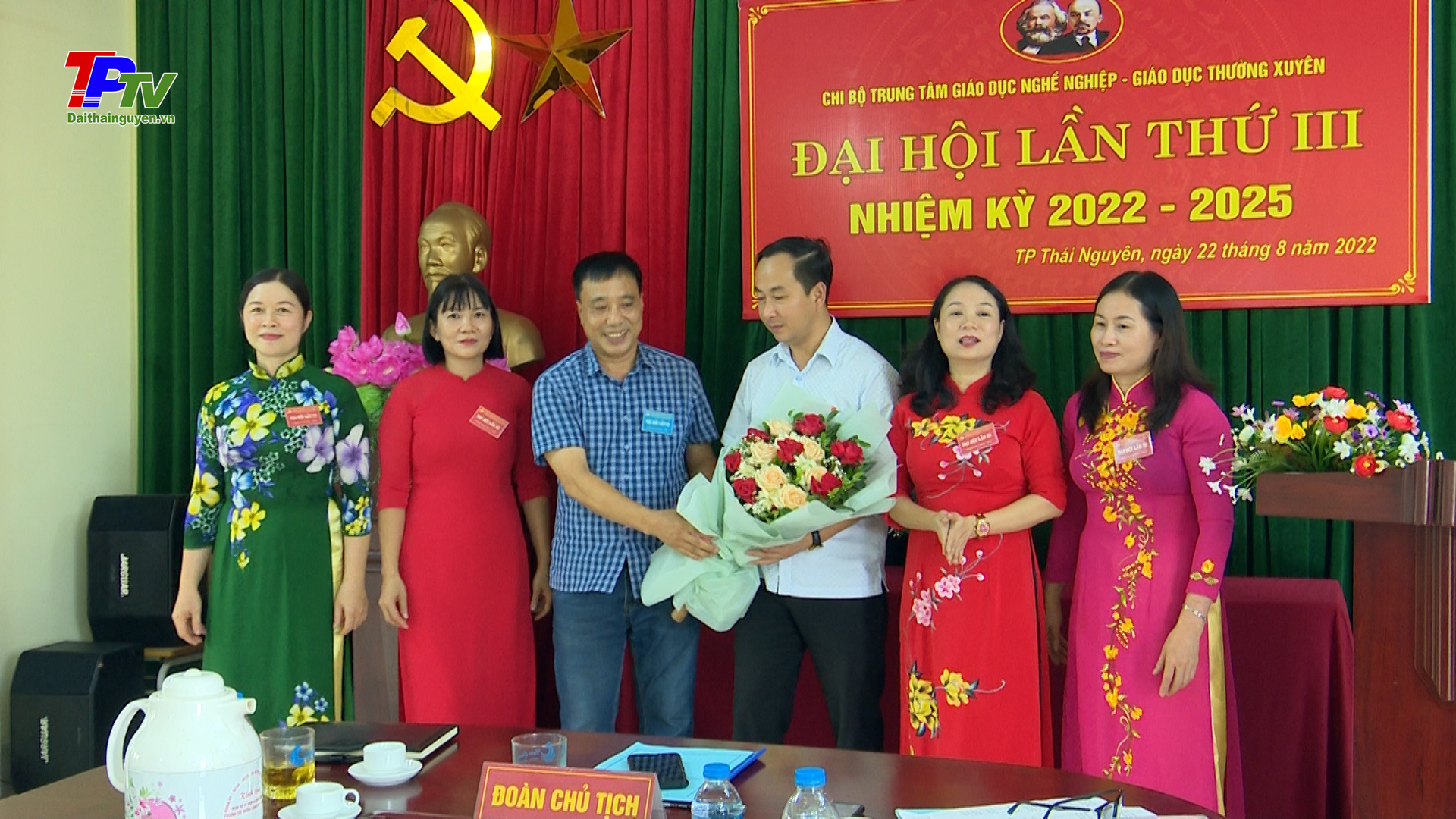 Đại hội chi bộ Trung tâm giáo dục nghề nghiệp - giáo dục thường xuyên