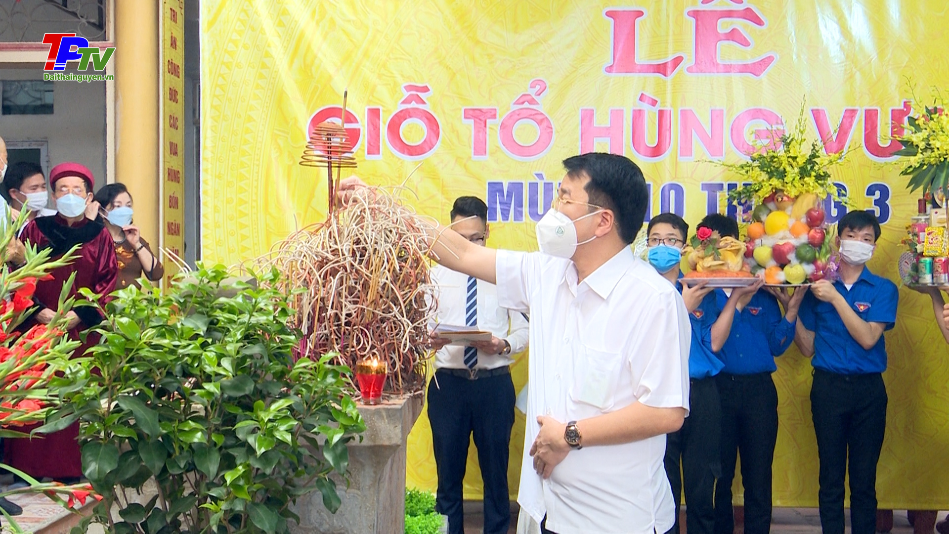 Lãnh đạo thành phố Thái Nguyên dâng hương tưởng nhớ các Vua Hùng.