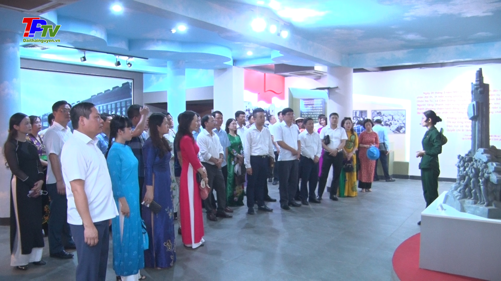 Đoàn Học viện Hành chính Quốc gia dâng hương, tưởng niệm 60 liệt sĩ TNXP Đại đội 915.