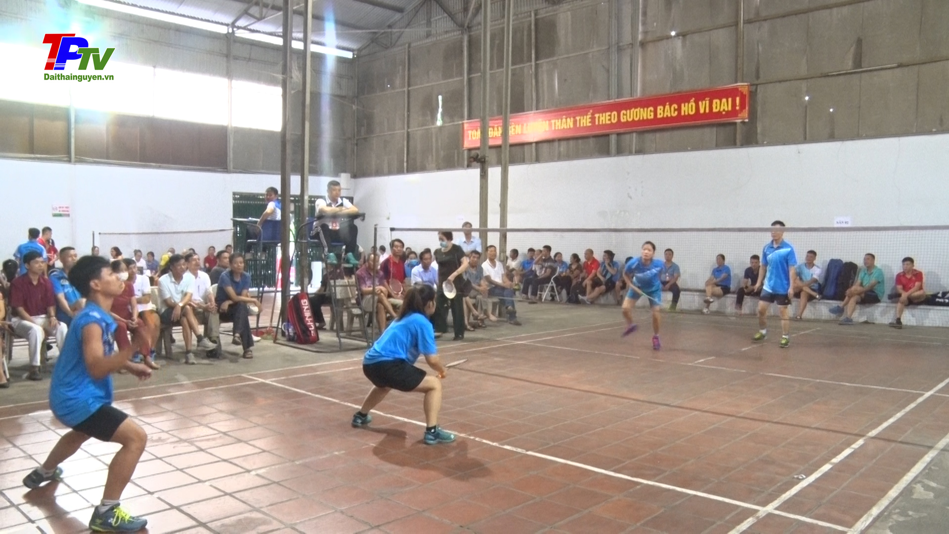 Gần 80 vận động viên tham gia Giải cầu lông phường Đồng Quang năm 2022.