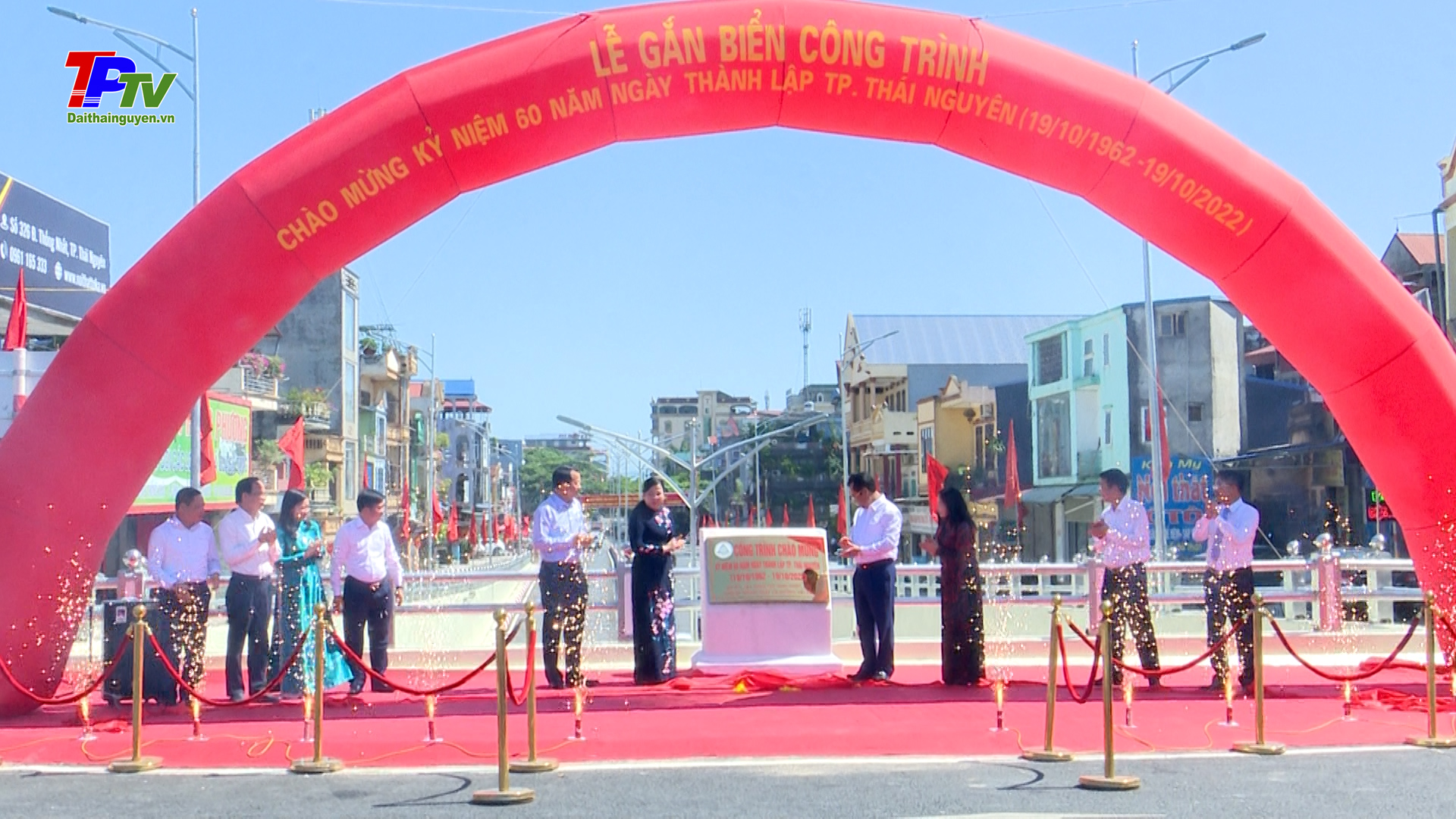 Gắn biển công trình chào mừng Kỷ niệm 60 năm Ngày thành lập thành phố Thái Nguyên.