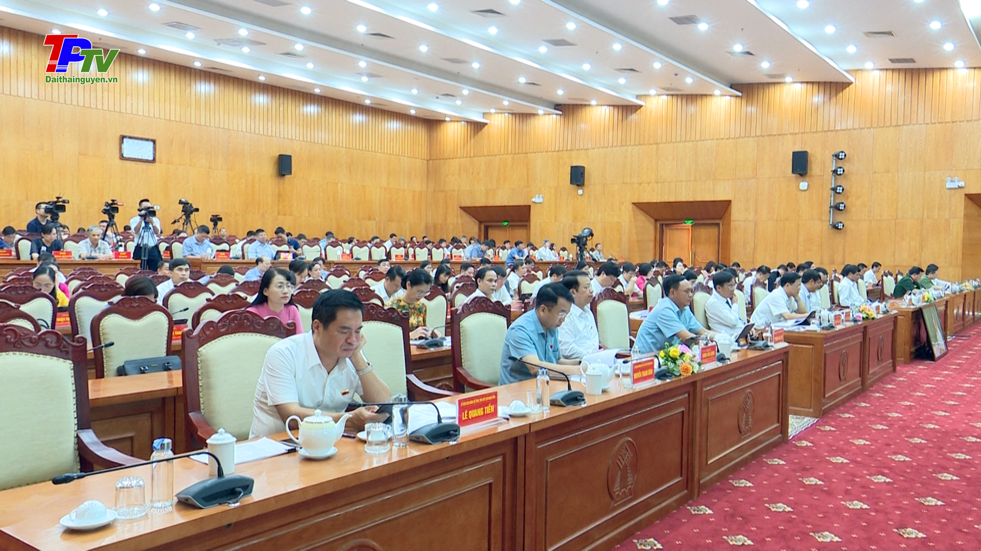 Giải trình, trả lời nhiều vấn đề cử tri quan tâm