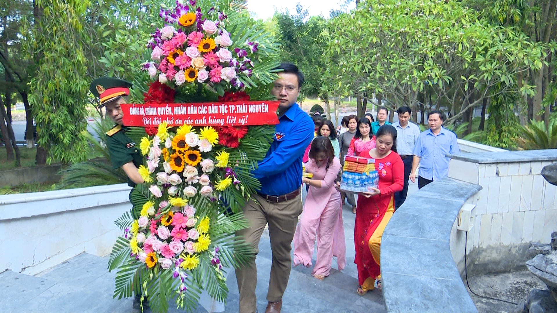Hành trình về miền Trung - Tri ân các anh hùng, liệt sỹ.