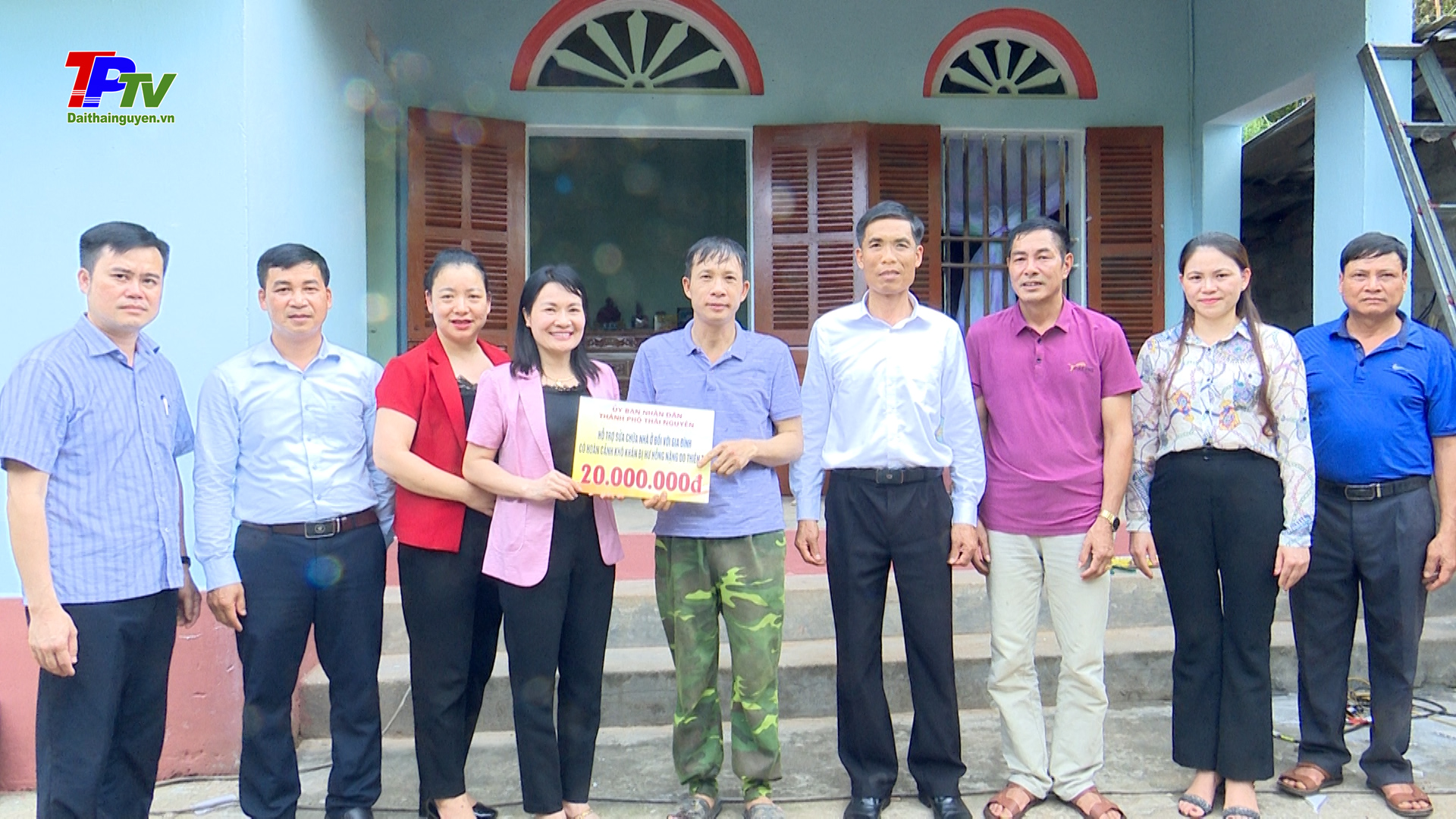 Lãnh đạo thành phố Thái Nguyên thăm, hỗ trợ gia đình bị thiệt hại do thiên tai.