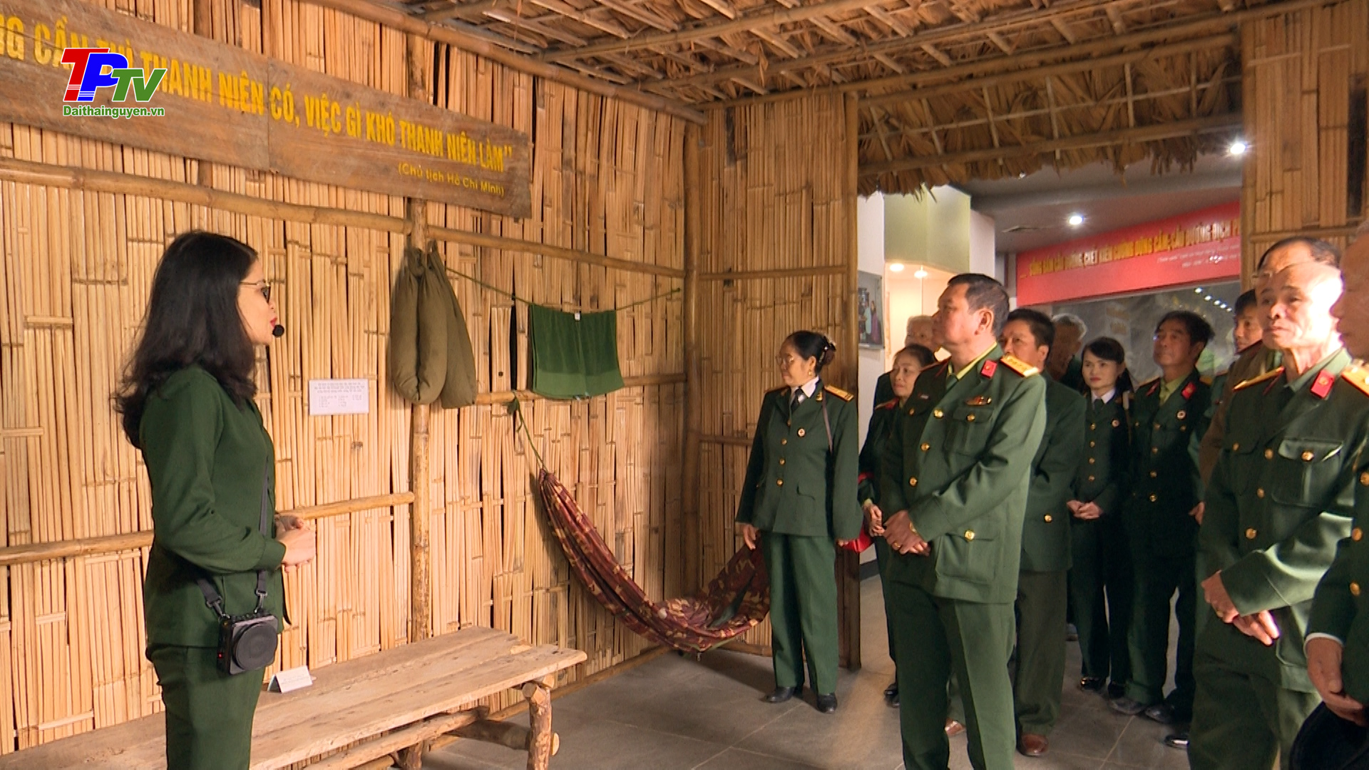 Hội đồng đội đơn vị Trại tạm giam T82 Quân khu 1 dâng hương tưởng nhớ 60 liệt sỹ thanh niên xung phong.