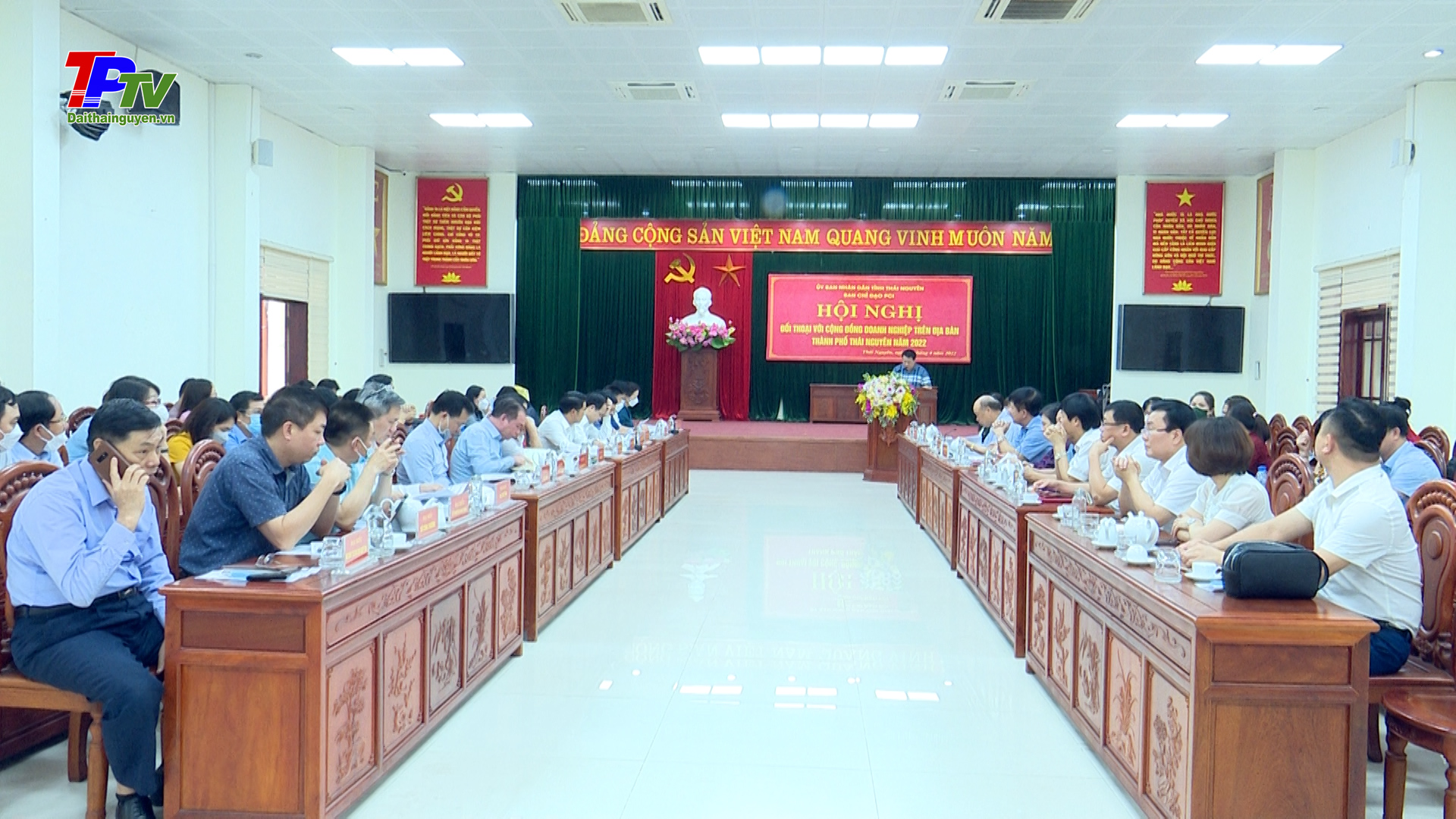 Đối thoại với cộng đồng doanh nghiệp trên địa bàn thành phố Thái Nguyên.