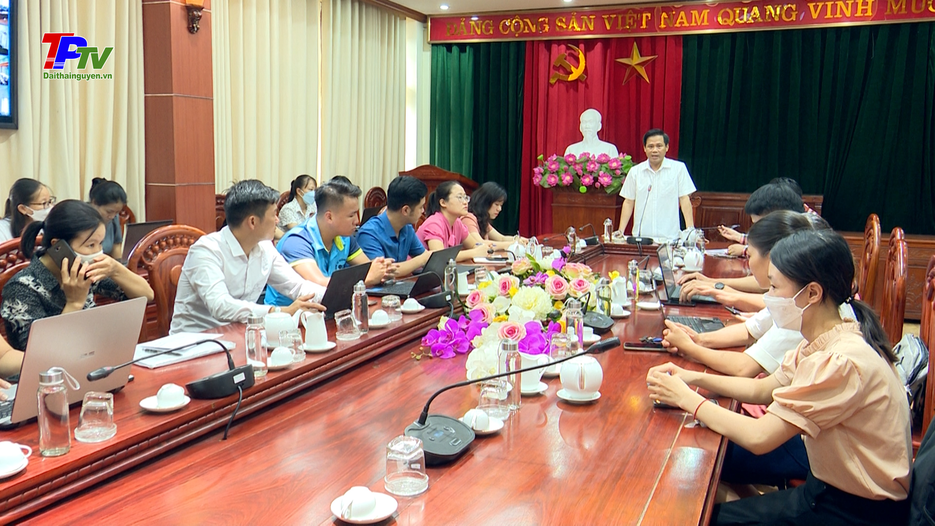 Tập huấn chuyển đổi số cho tổ công nghệ số cộng đồng.