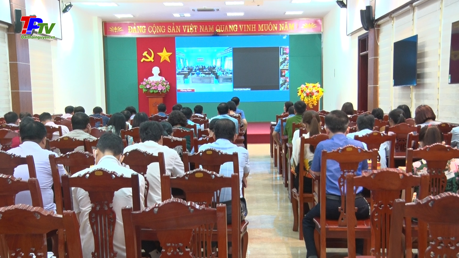 Đánh giá kết quả triển khai sổ tay đảng viên điện tử trong toàn Đảng bộ.