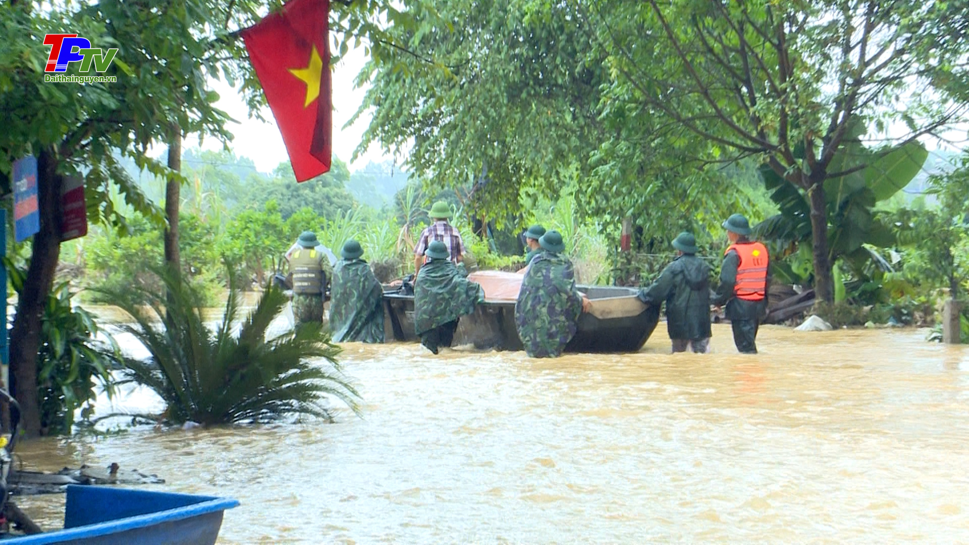 Khẩn trương khắc phục thiệt hại do mưa lũ gây ra tại xã Linh Sơn, thành phố Thái Nguyên.