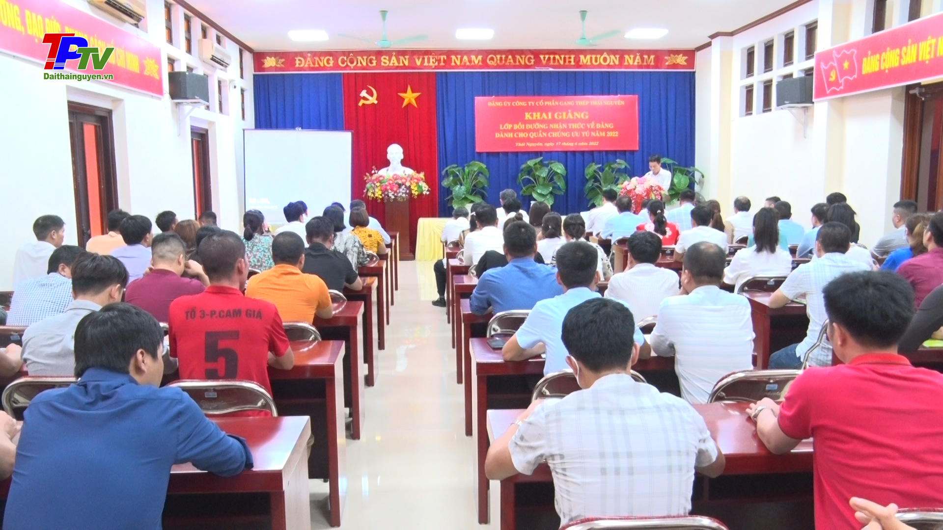 Đảng ủy Công ty Cổ phần Gang Thép Thái Nguyên khai giảng lớp Bồi dưỡng nhận thức về Đảng.