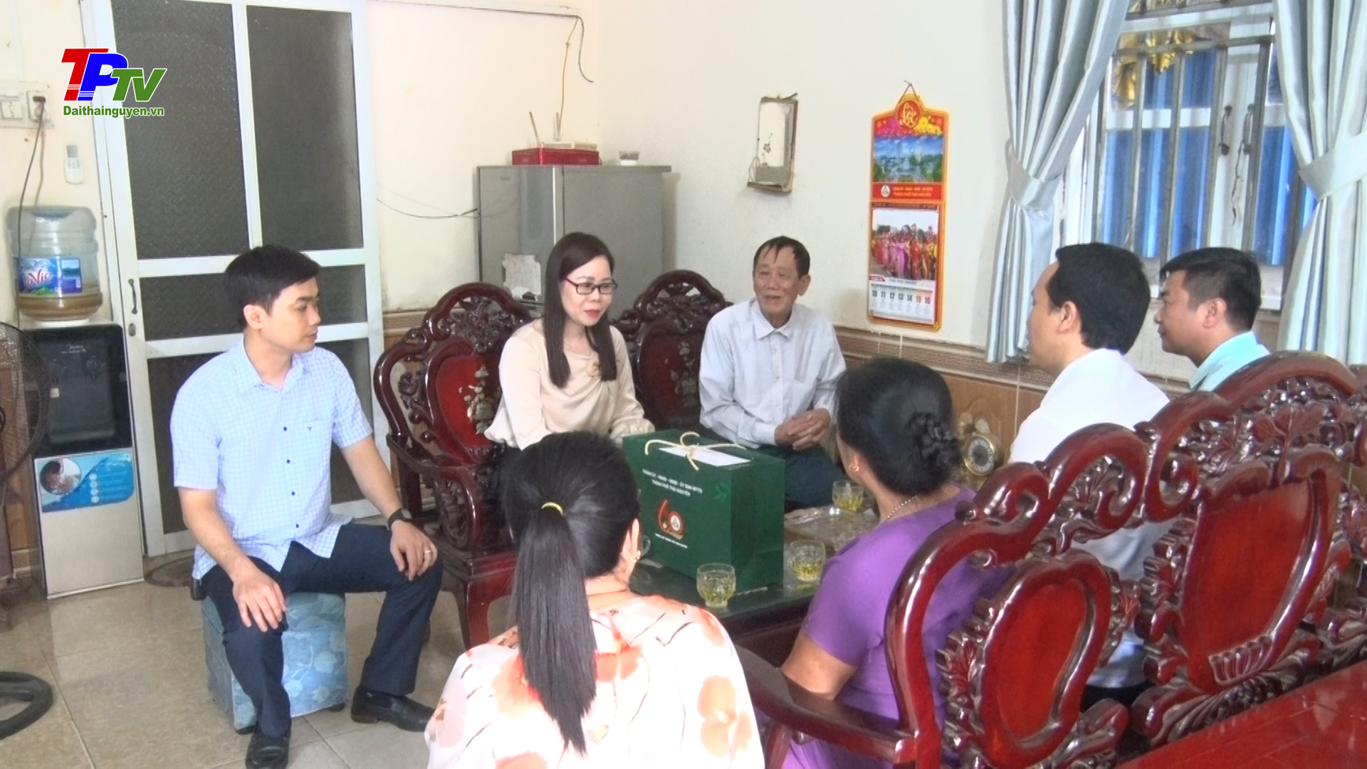 Thăm, tặng quà gia đình chính sách, người có công trên địa bàn phường Thịnh Đán