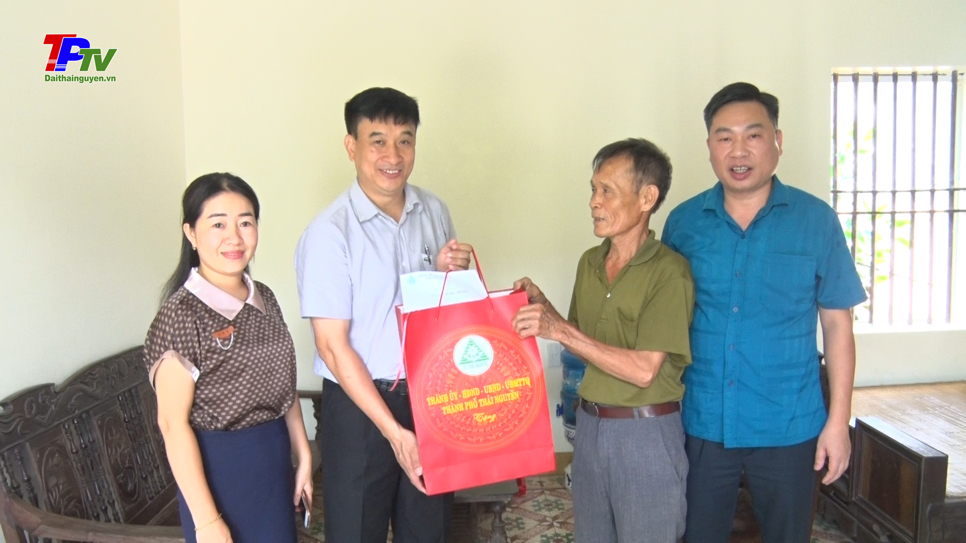 Thành phố Thái Nguyên: Thăm, tặng quà nhân dịp kỷ niệm 75 năm ngày Thương binh liệt sỹ