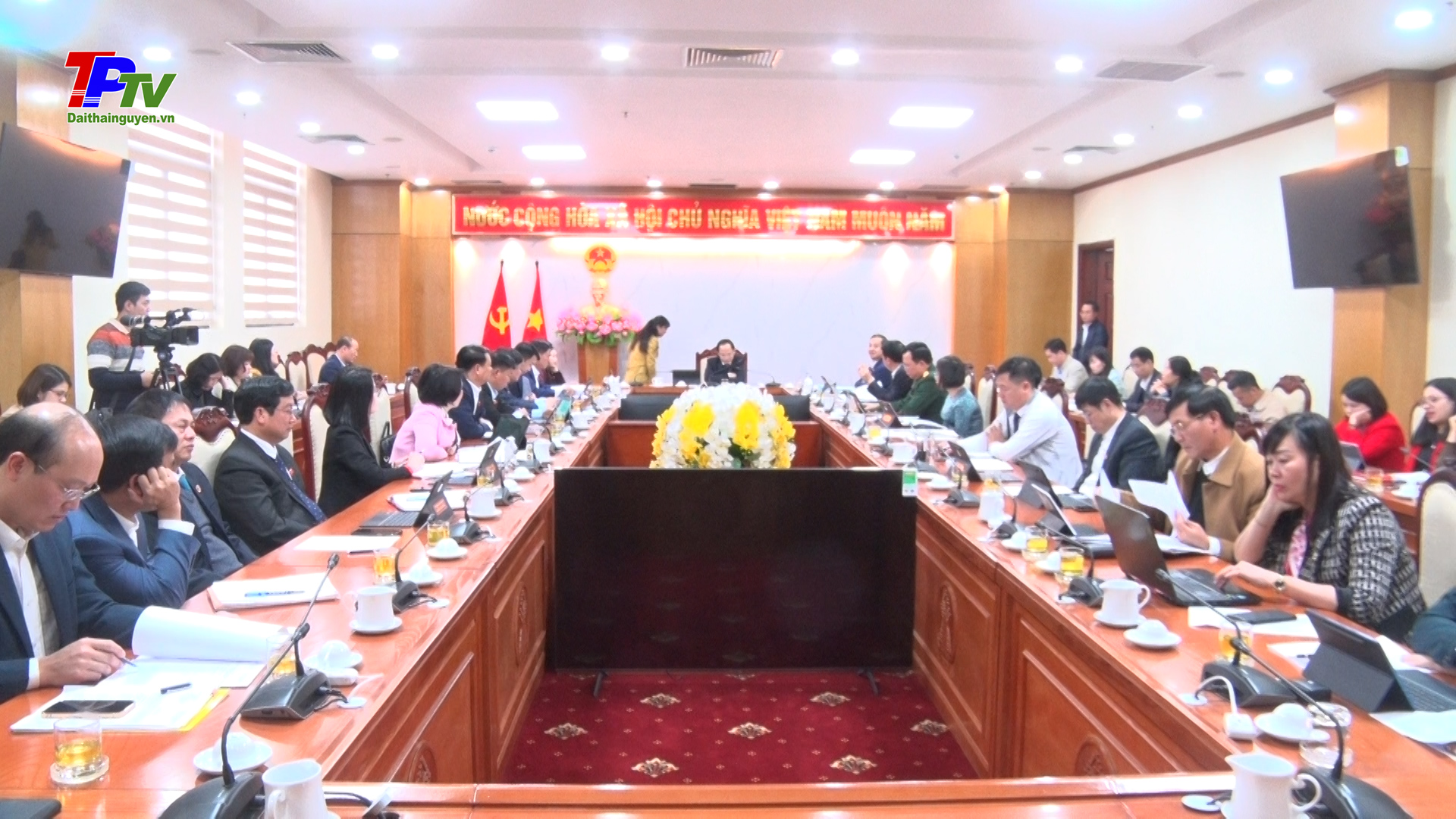 Nhiều ý kiến thảo luận tại các tổ thảo luận.