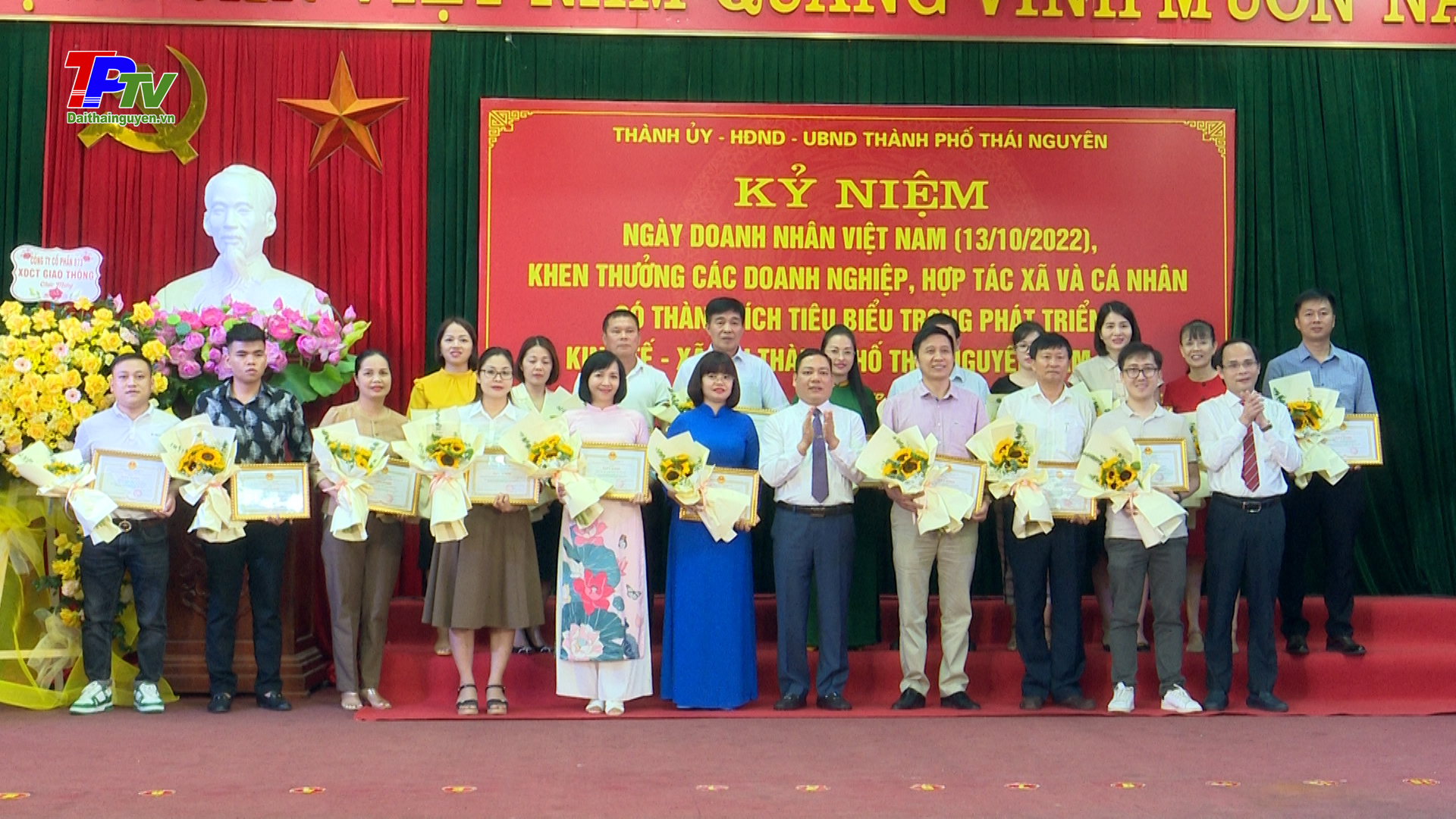 Thành phố Thái Nguyên khen thưởng các doanh nghiệp, doanh nhân tiêu biểu nhân ngày Doanh nhân Việt Nam 13/10.