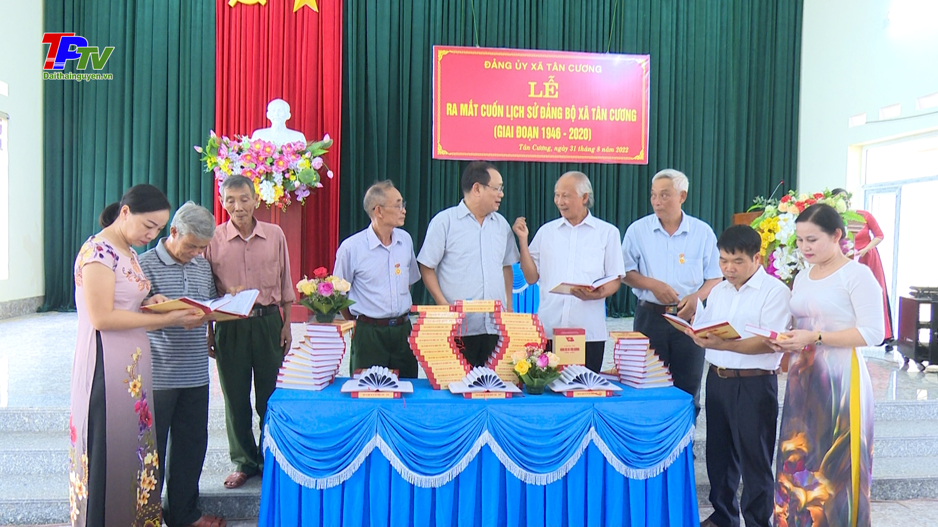 Ra mắt cuốn Lịch sử Đảng bộ xã Tân Cương giai đoạn 1946 - 2020.