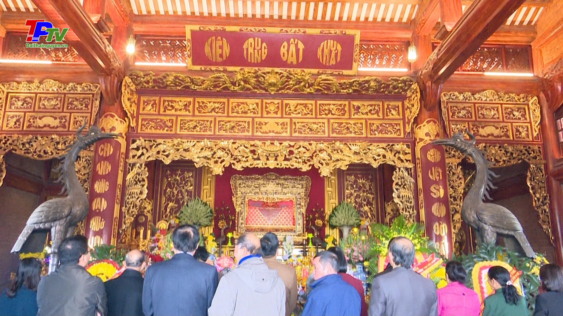 Phường Trưng Vương: Dâng hương tại Khu di tích lịch sử Quốc gia TNXP Đại đội 915, Đội 91 Bắc Thái.