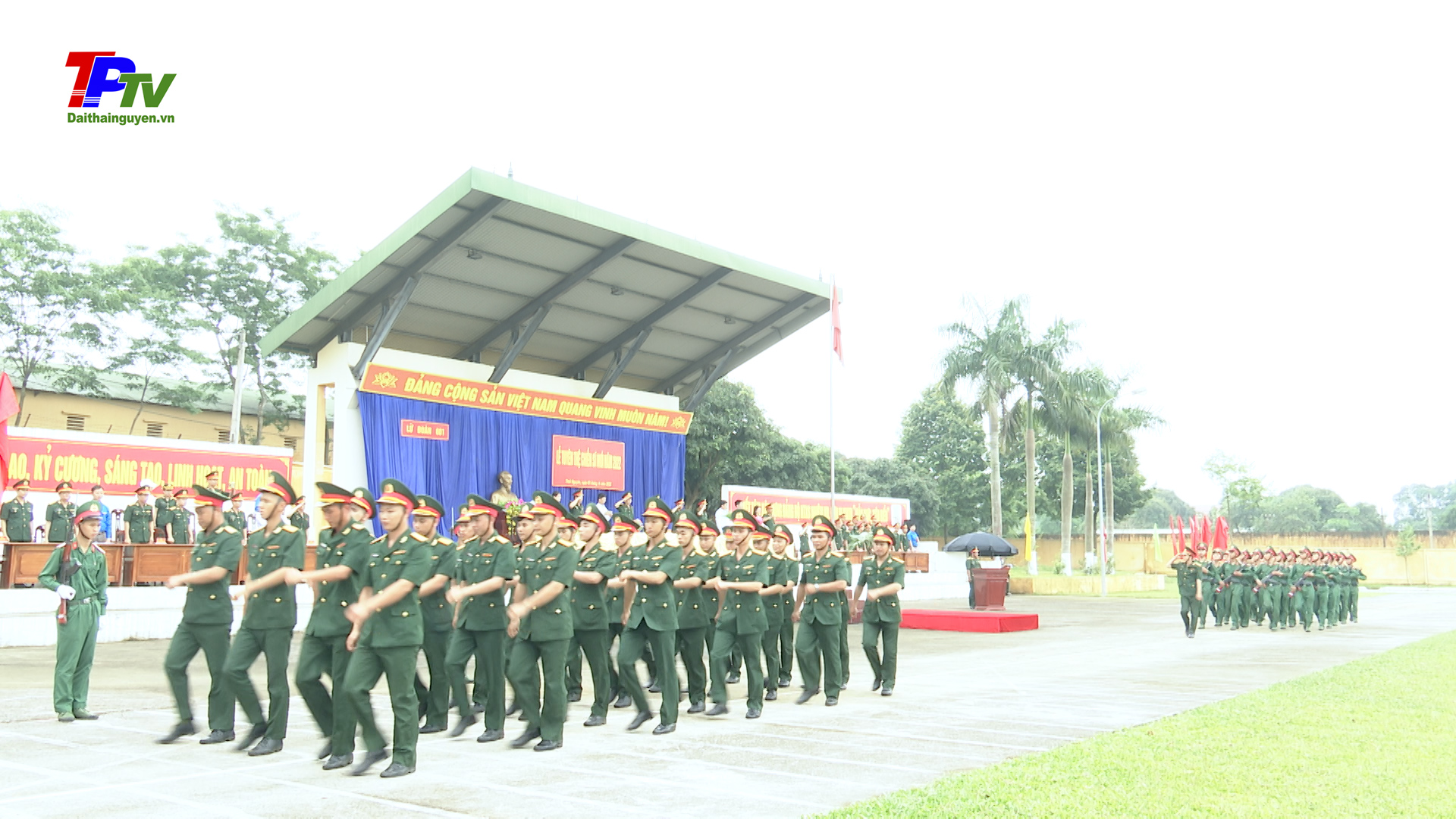 Lãnh đạo thành phố Thái Nguyên dự lễ tuyên thệ chiến sỹ mới năm 2022.