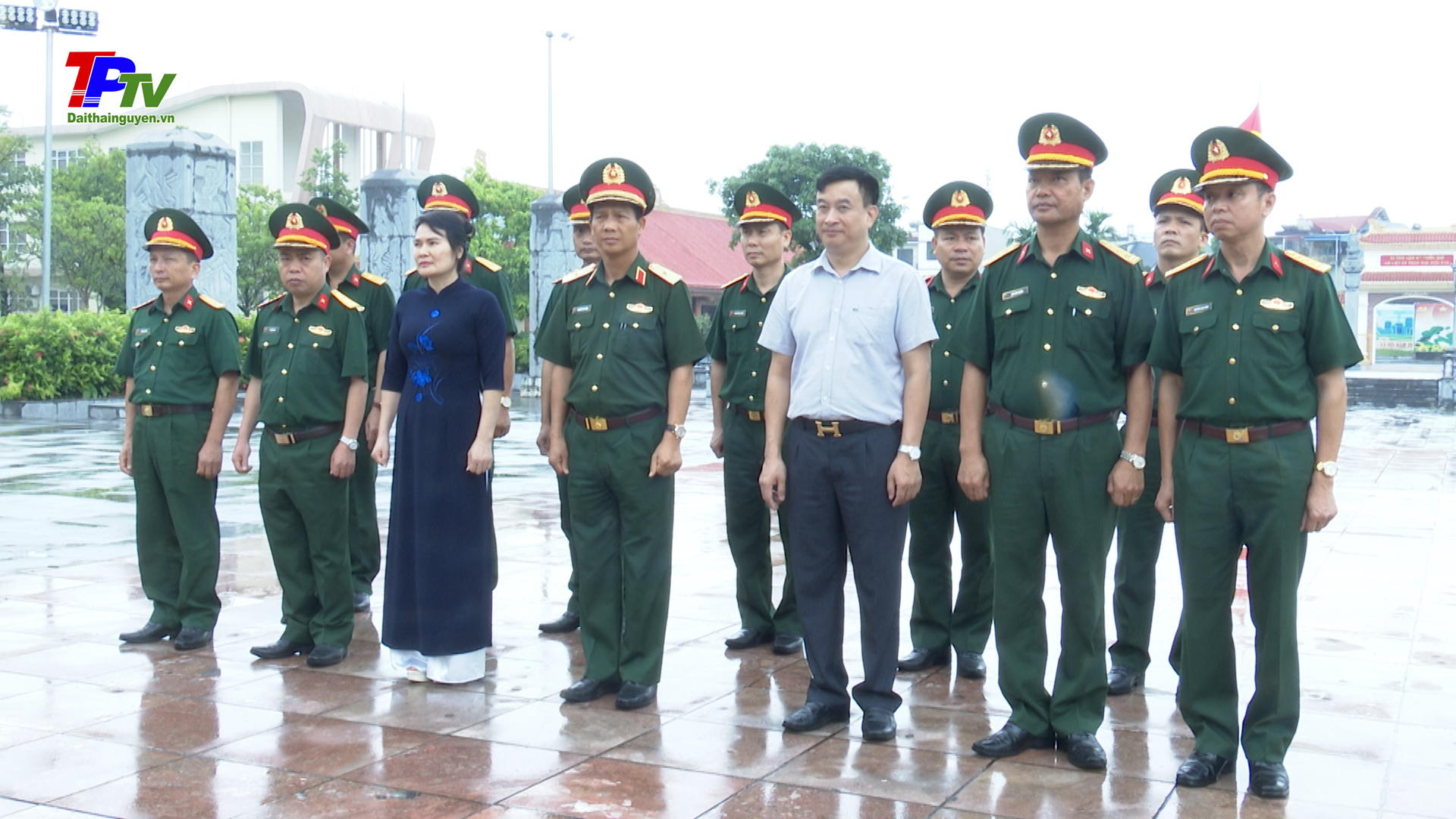 Đảng ủy - Bộ Tư lệnh Quân khu I dâng hương tưởng niệm 60 liệt sỹ thanh niên xung phong.