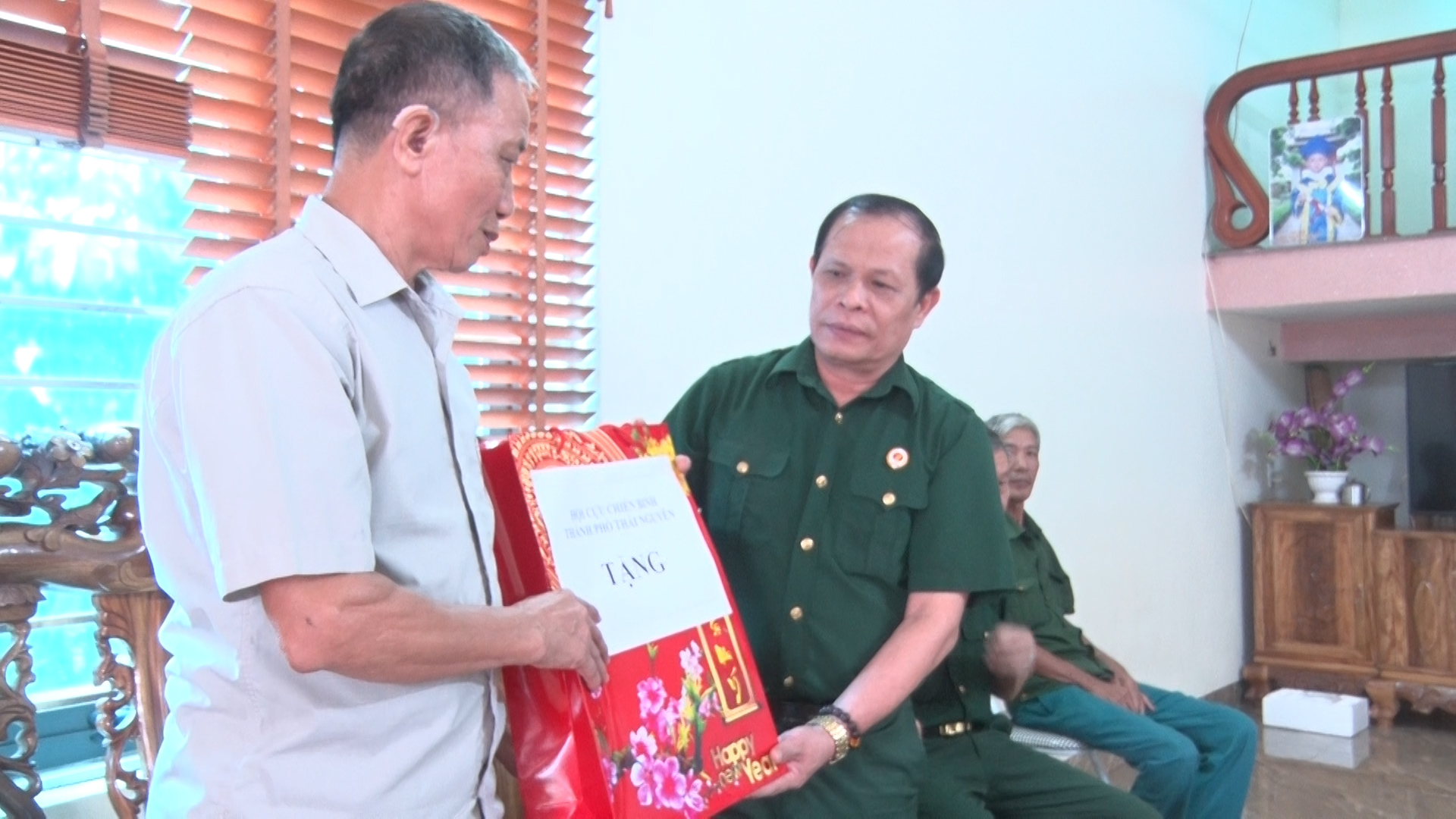 Hội CCB thành phố Thái Nguyên thăm hỏi, tặng quà các đối tượng chính sách, người có công tại xã Sơn Cẩm