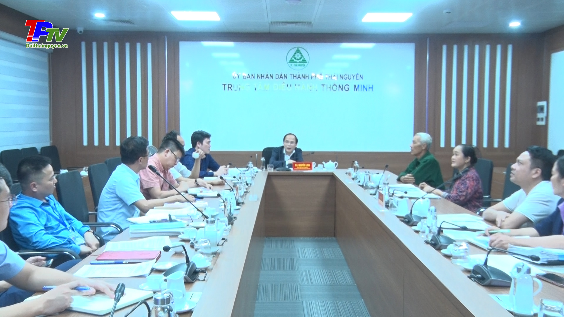 Đồng chí Chủ tịch UBND thành phố Thái Nguyên tiếp công dân Lương Văn Cường, trú tại xóm Làng Phan, xã Linh Sơn.