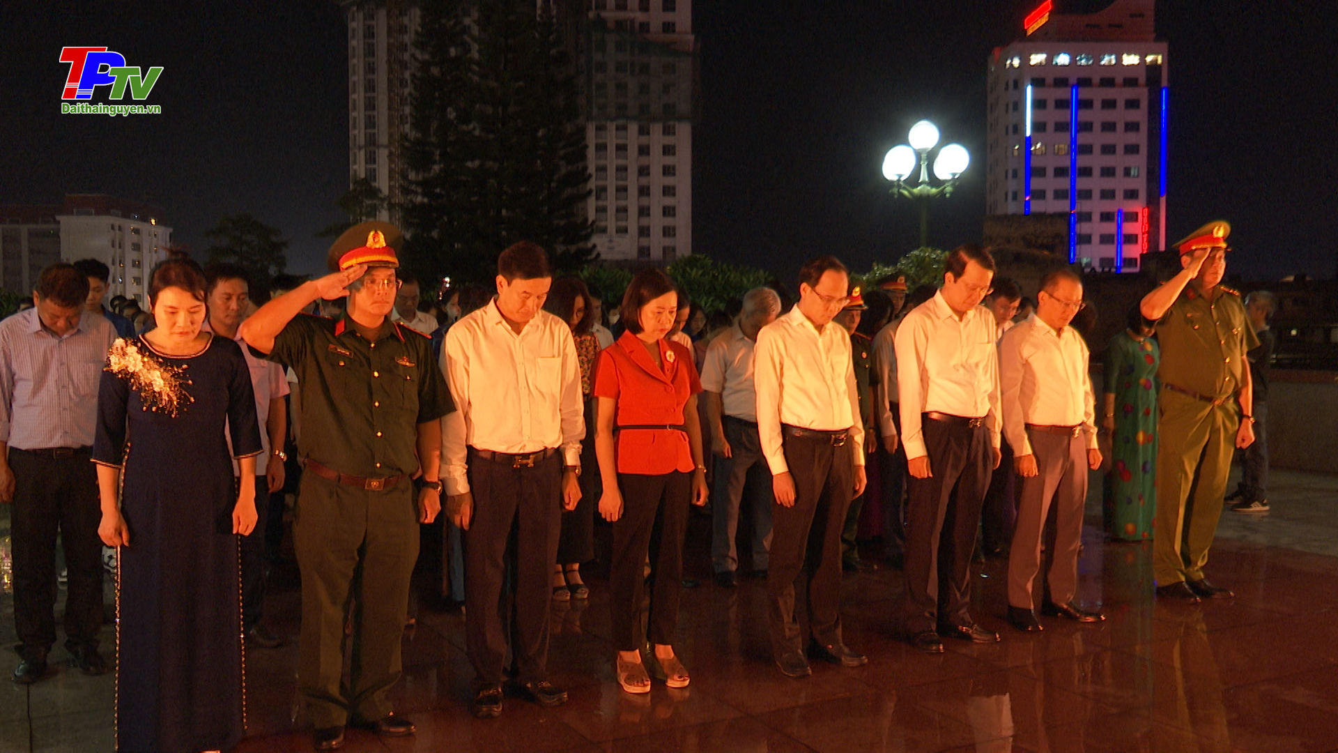 Lãnh đạo thành phố Thái Nguyên: Dâng hương tại Đài tưởng niệm các Anh hùng liệt sỹ tỉnh Thái Nguyên.