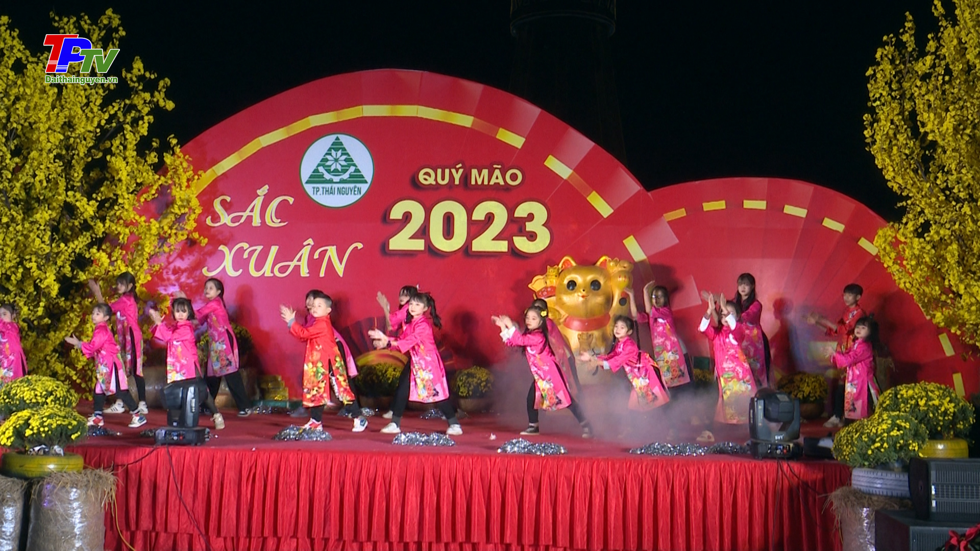Đêm nhạc sôi động tại Không gian Tết Quý Mão 2023.