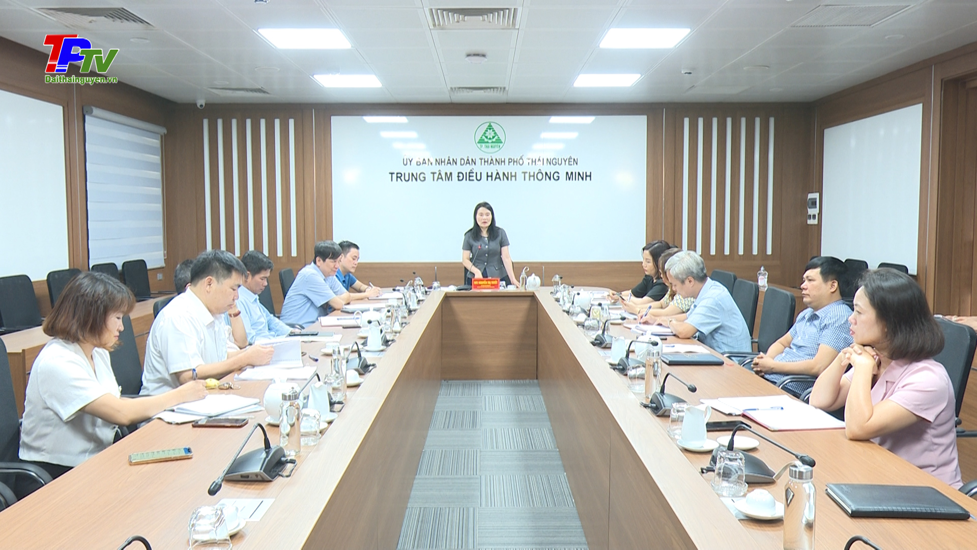 Giao ban các phòng, ban đơn vị thuộc khối văn hóa - xã hội, khối kinh tế của thành phố.