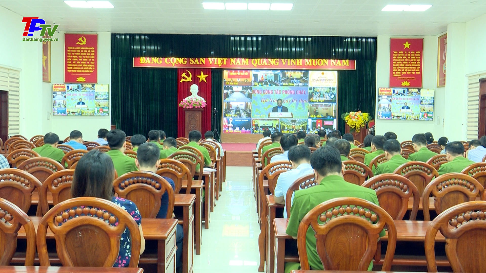 Hội nghị trực tuyến toàn quốc đánh giá kết quả 10 tháng thực hiện Chỉ thị số 01 của Thủ tướng Chính phủ.