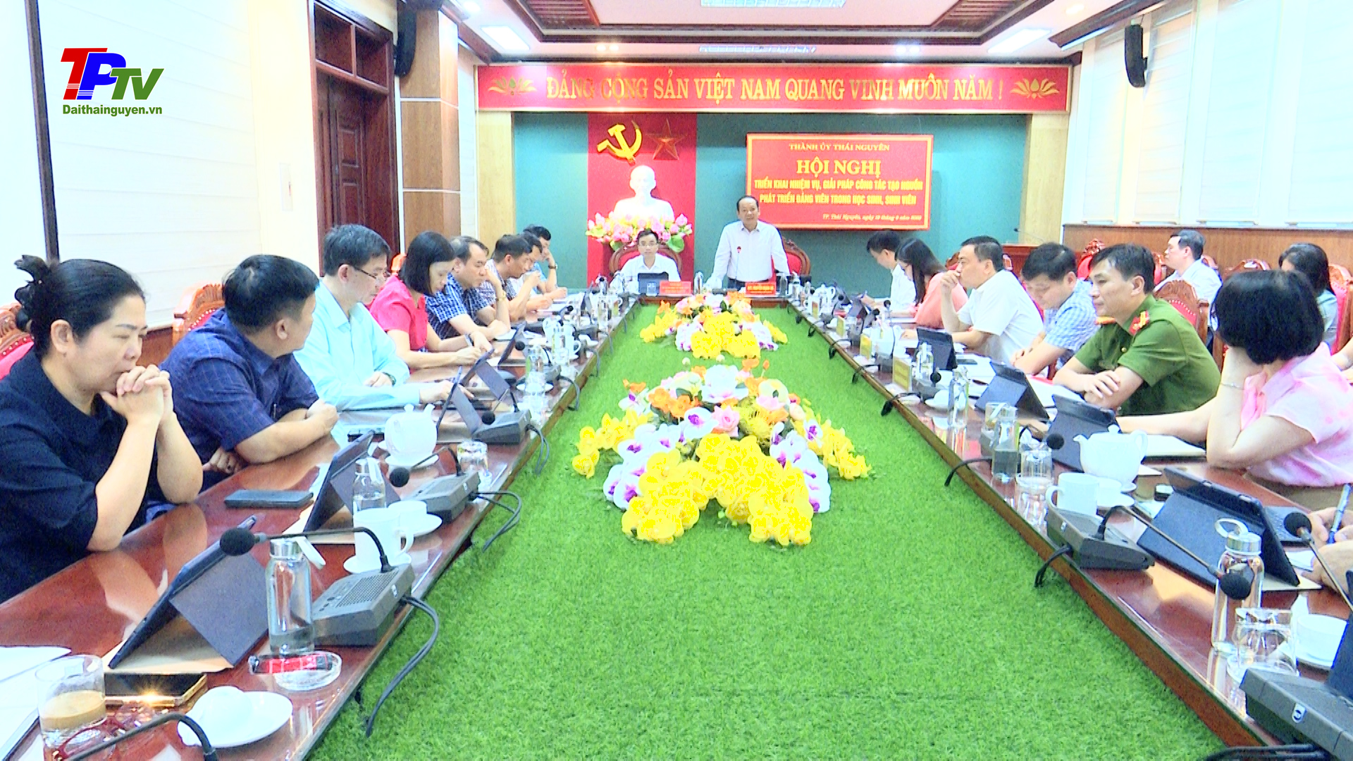 Góp phần hoàn thành tốt chỉ tiêu kết nạp đảng nhiệm kỳ 2020 - 2025.