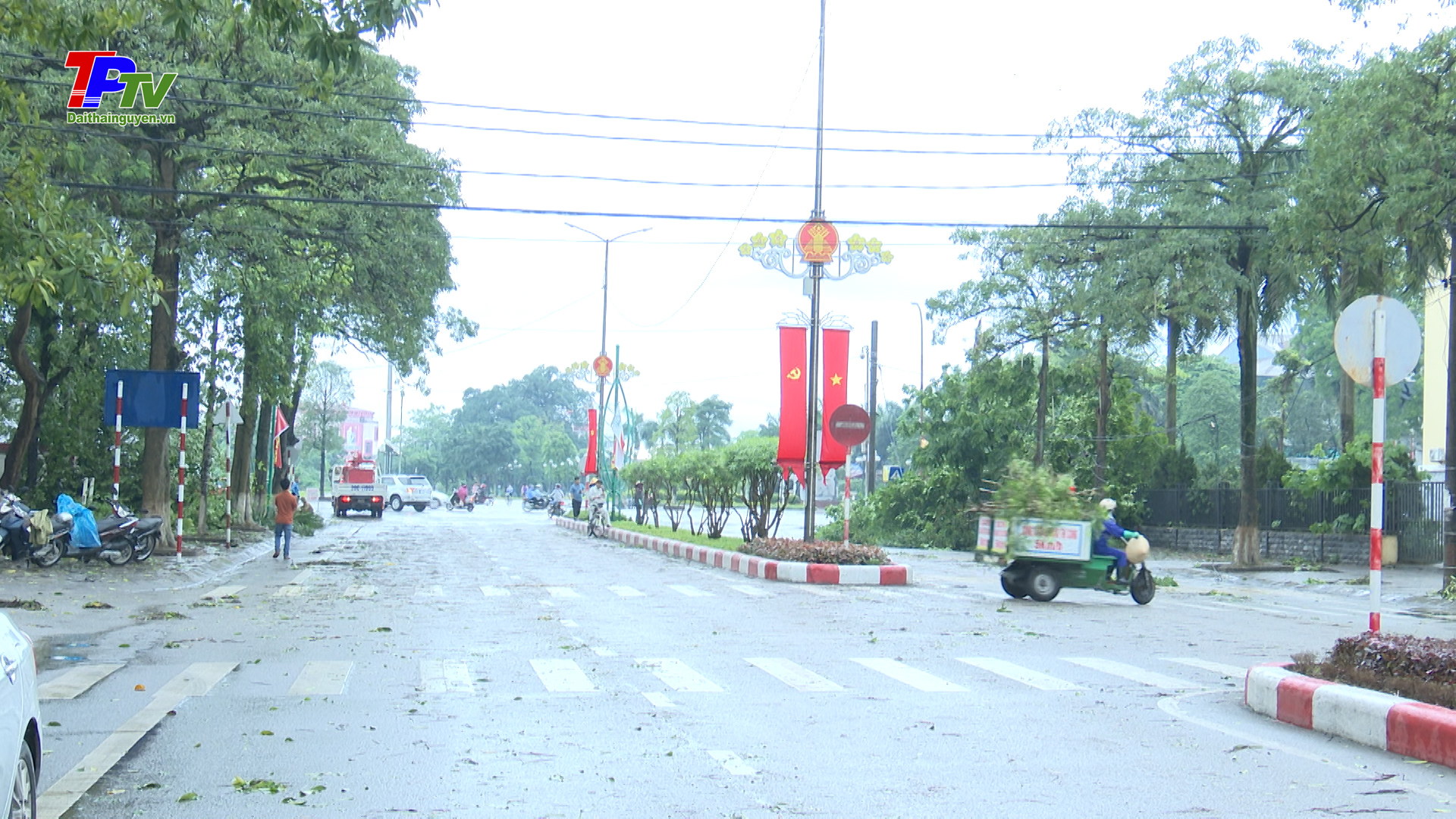 Thành phố Thái Nguyên: kịp thời khắc phục hậu quả do giông lốc.