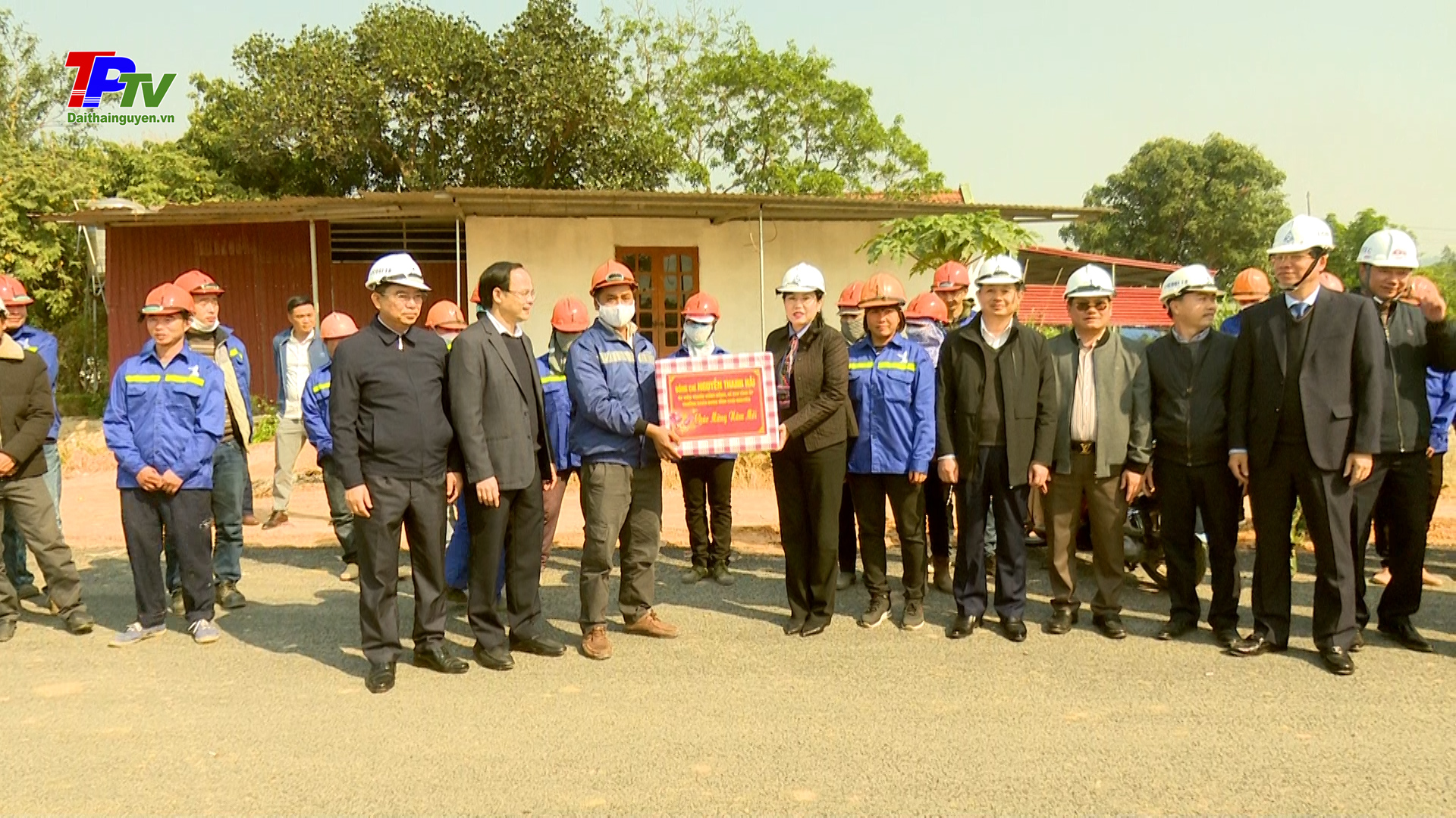 Lãnh đạo tỉnh và thành phố Thái Nguyên thăm, động viên một số đơn vị, doanh nghiệp và kiểm tra dự án trên địa bàn.