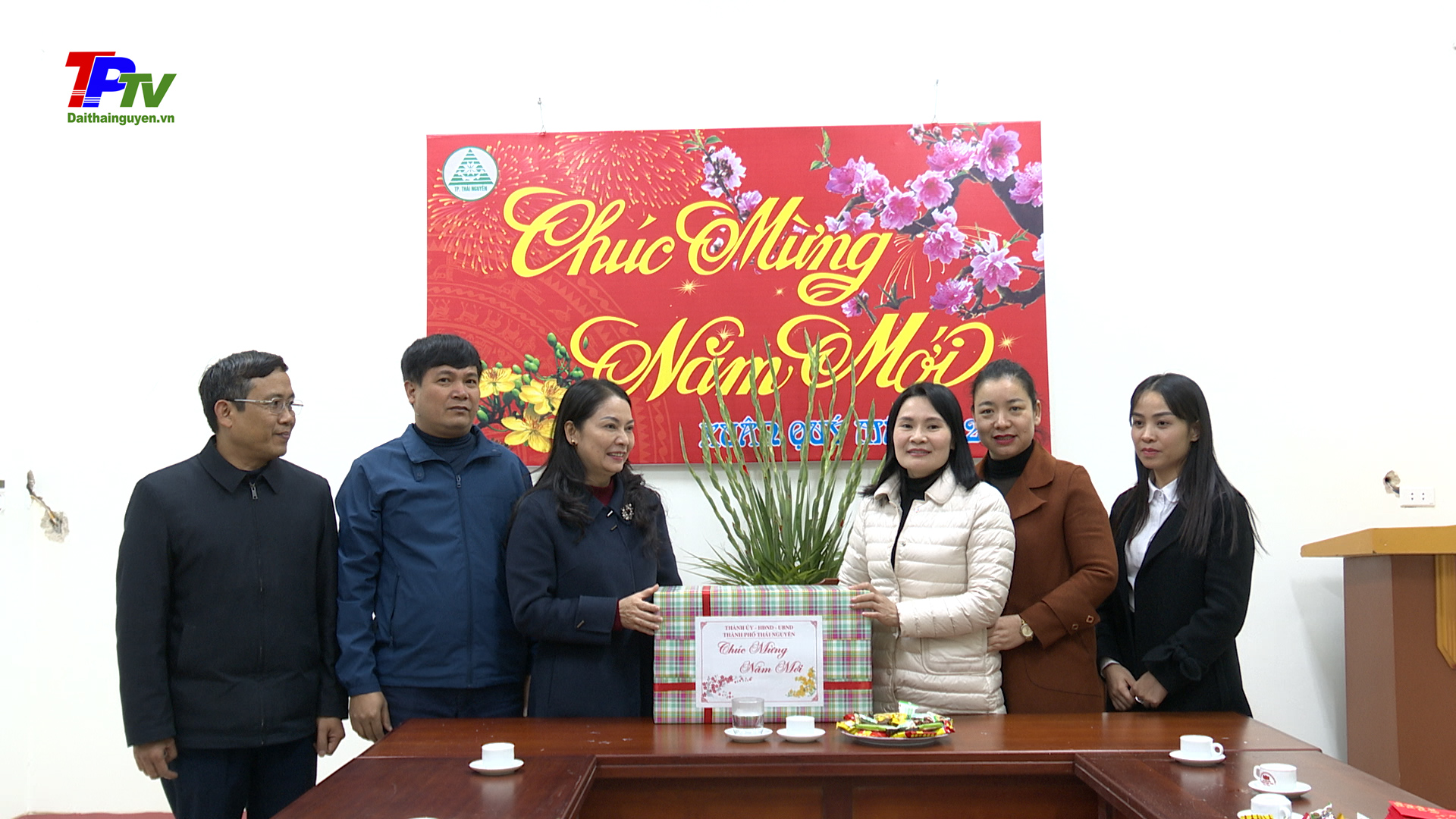 Lãnh đạo thành phố Thái Nguyên thăm, chúc Tết tại các đơn vị trực đêm giao thừa.