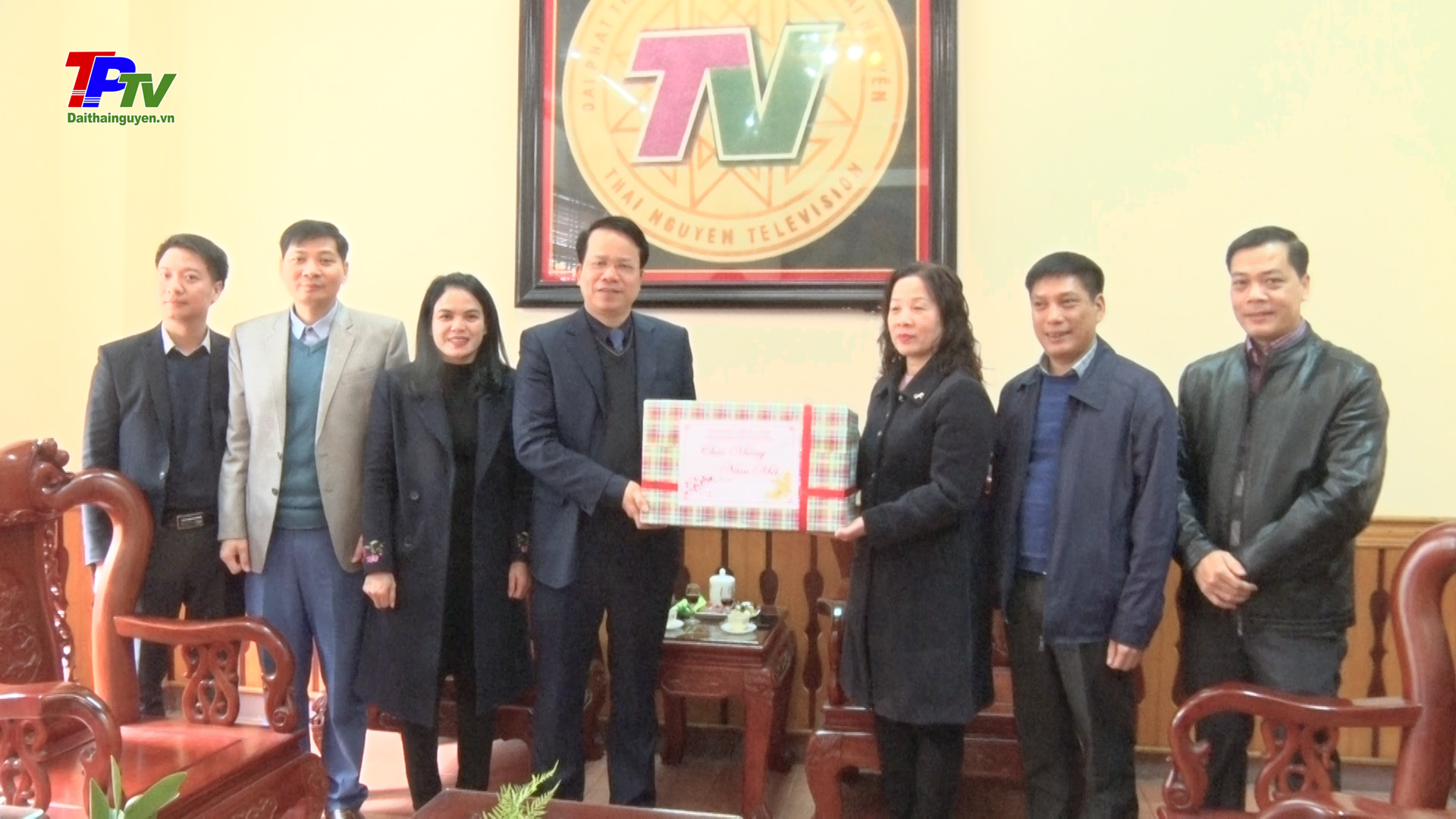 Lãnh đạo thành phố Thái Nguyên thăm và động viên các đơn vị trực đêm giao thừa.