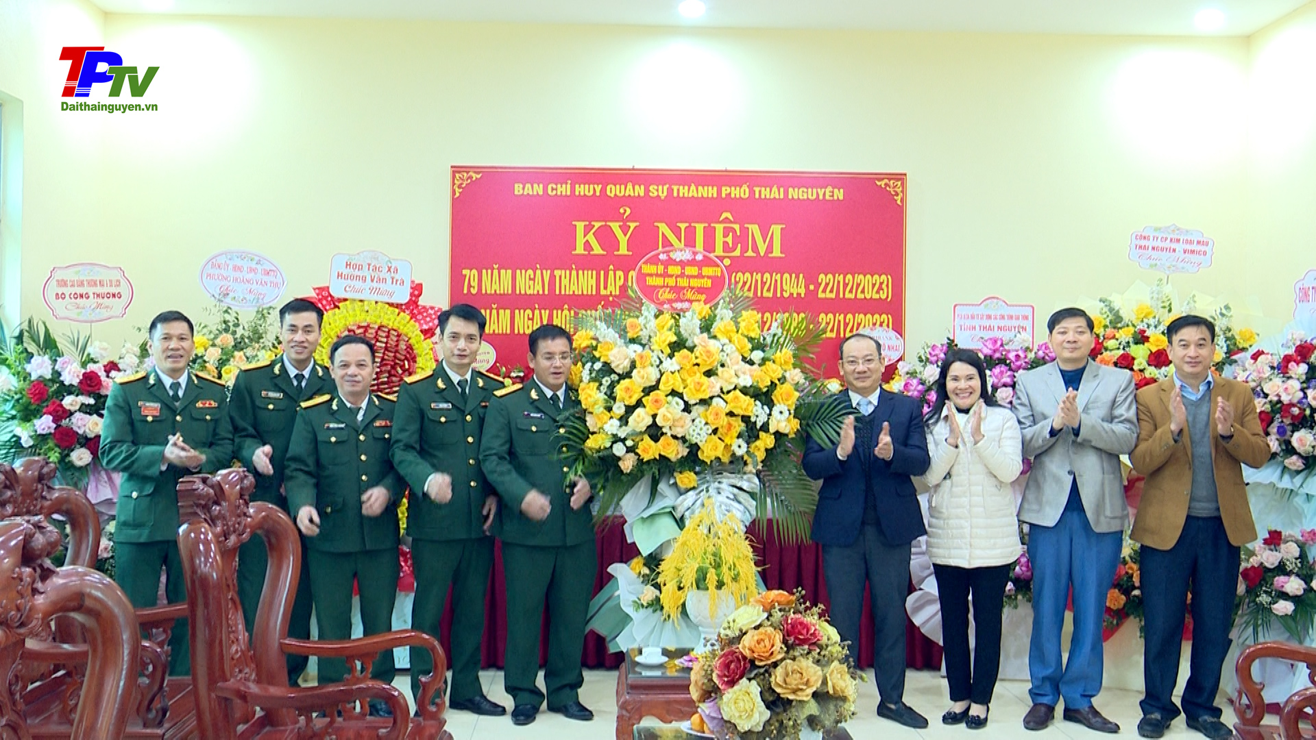 Đồng chí Phó Bí thư Thường trực Thành ủy thăm, chúc mừng các đơn vị quân đội nhân dịp 22/12.