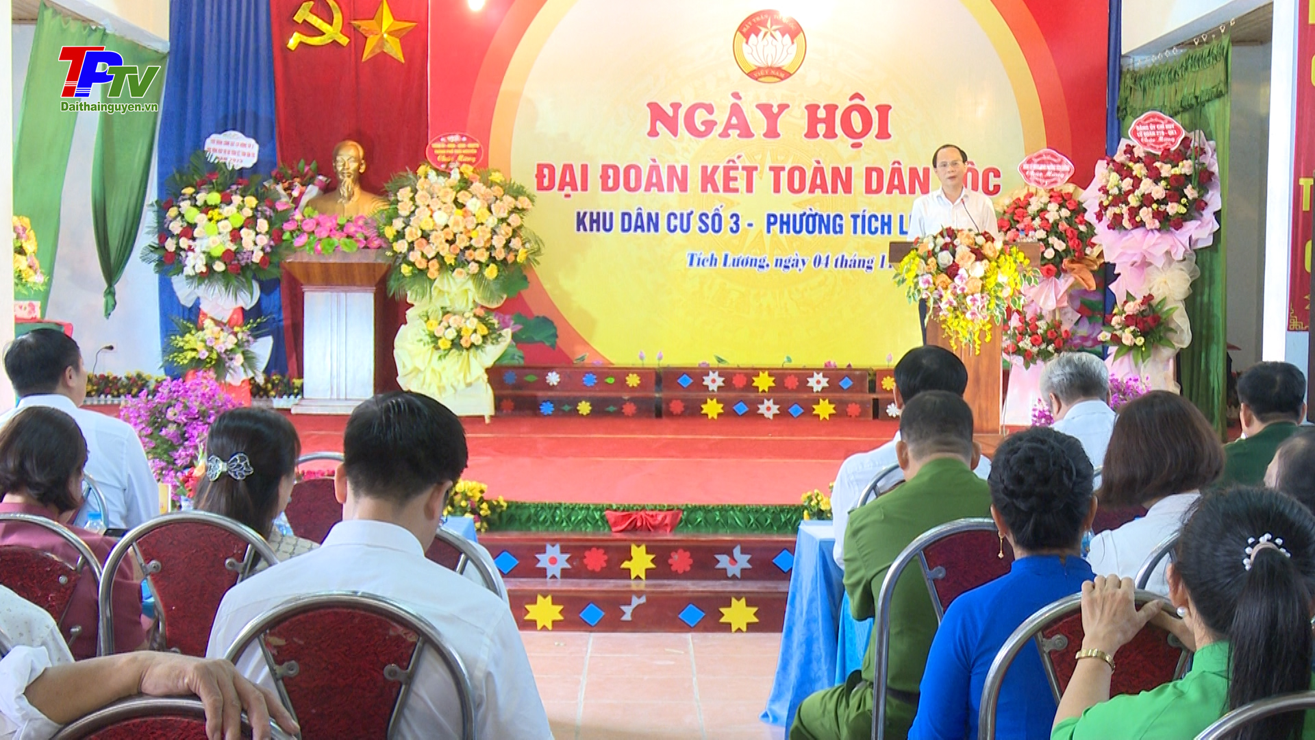 Đồng chí Chủ tịch UBND thành phố dự Ngày hội Đại đoàn kết toàn dân tộc tại Tổ dân phố 3, phường Tích Lương.