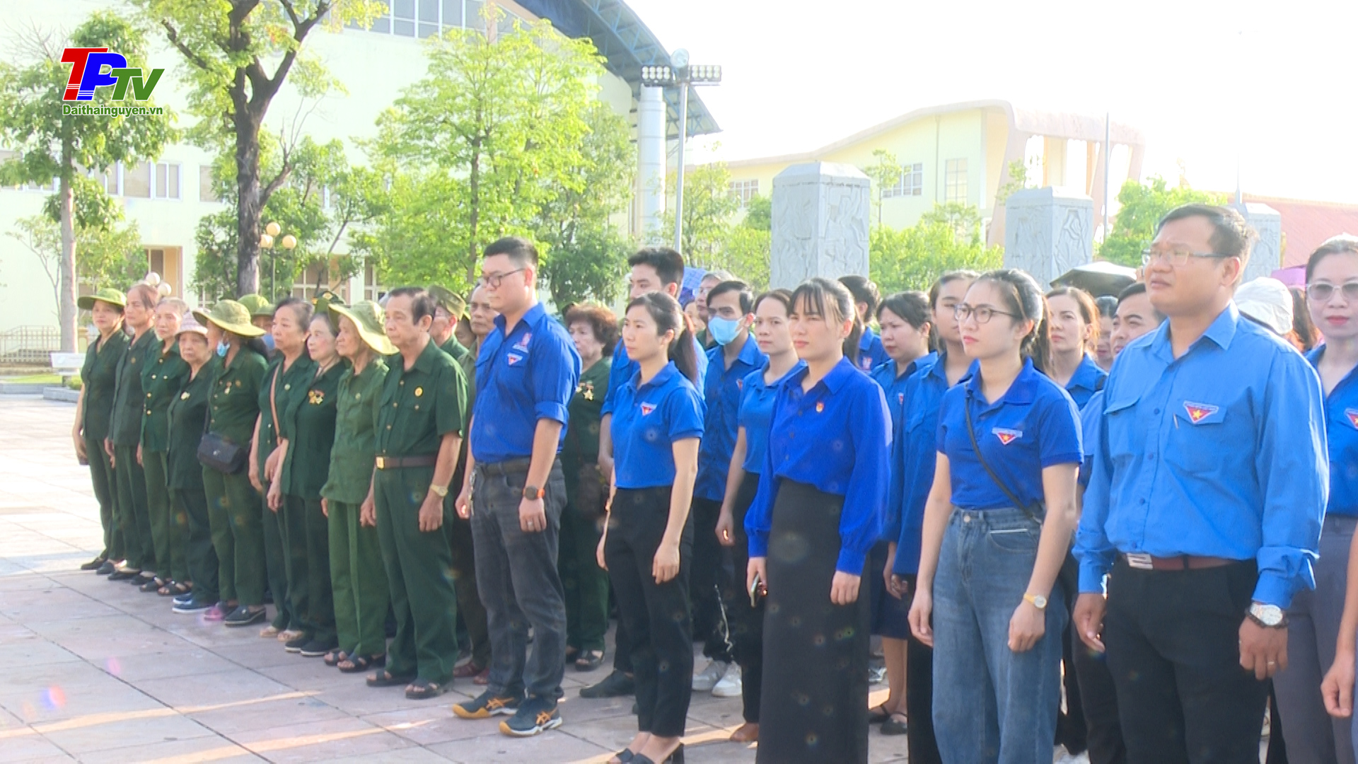 Hội Cựu thanh niên xung phong và Thành Đoàn Thái Nguyên: Dâng hương tại Khu di tích lịch sử Quốc gia Địa điểm lưu niệm 60 liệt sĩ TNXP Đại đội 915, Đội 91 Bắc Thái.