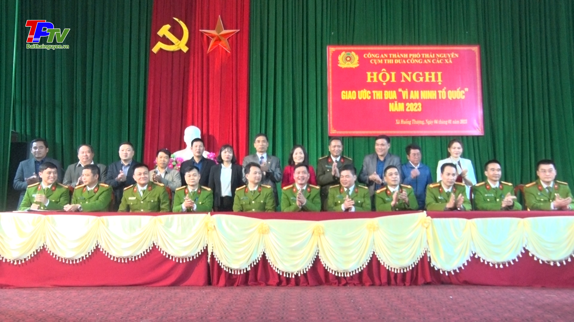 Hội nghị giao ước thi đua 