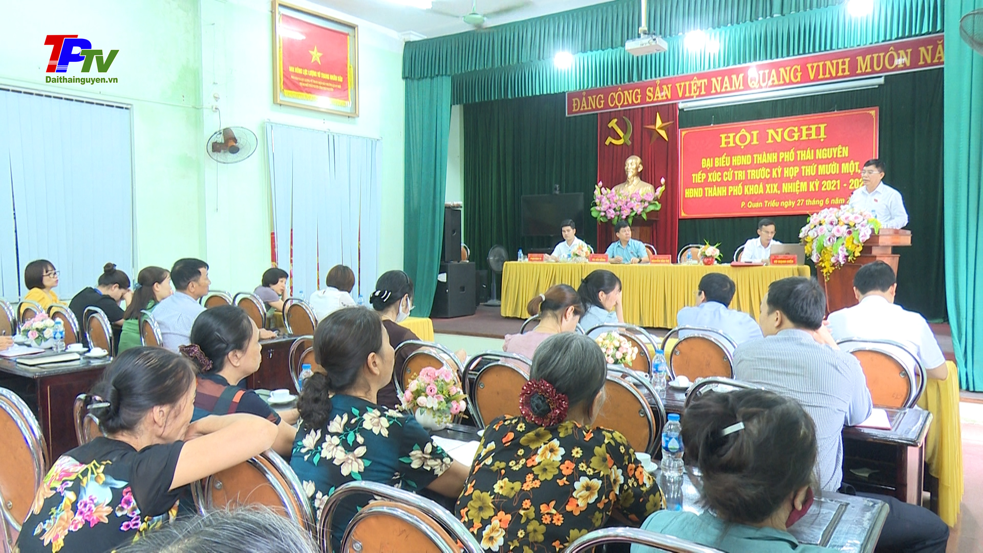 Đại biểu HĐND thành phố Thái Nguyên tiếp xúc cử tri phường Quan Triều.