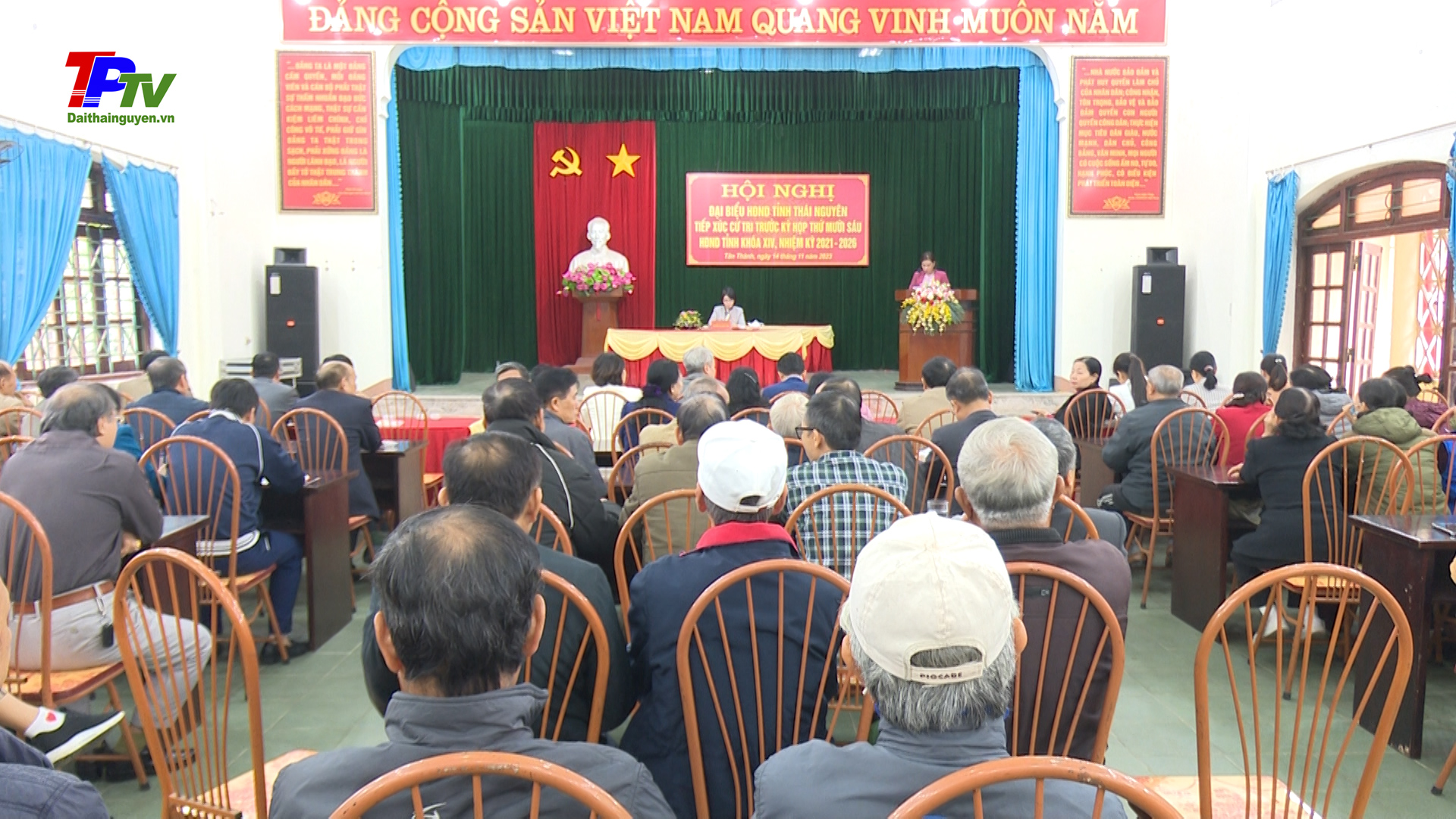 Đại biểu HĐND tỉnh tiếp xúc cử tri phường Tân Thành.