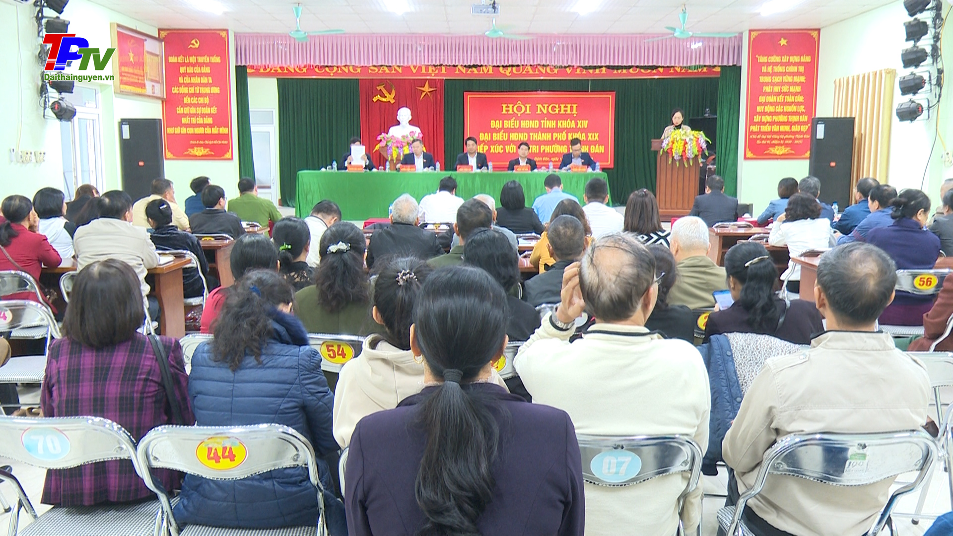 Đại biểu HĐND tỉnh và thành phố Thái Nguyên tiếp xúc cử tri phường Thịnh Đán.