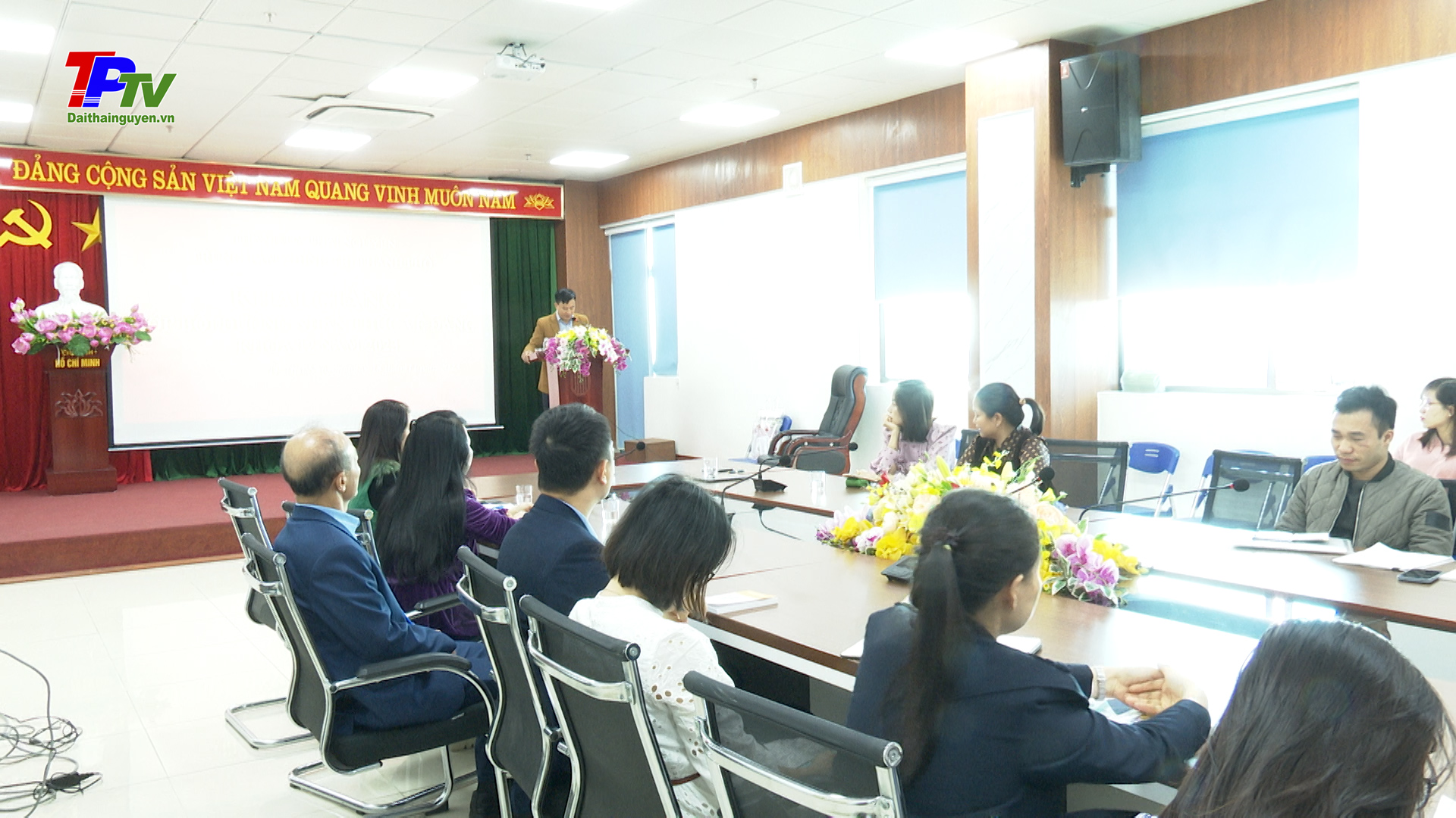 Khai giảng Lớp bồi dưỡng nhận thức về Đảng cho 84 quần chúng ưu tú của Bệnh viện Quốc tế Thái Nguyên.