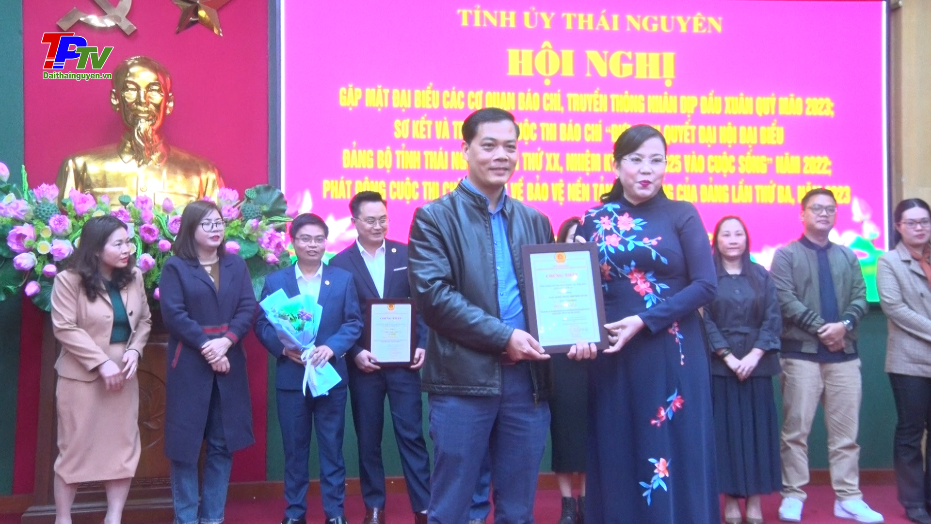 Trao giải Cuộc thi báo chí 