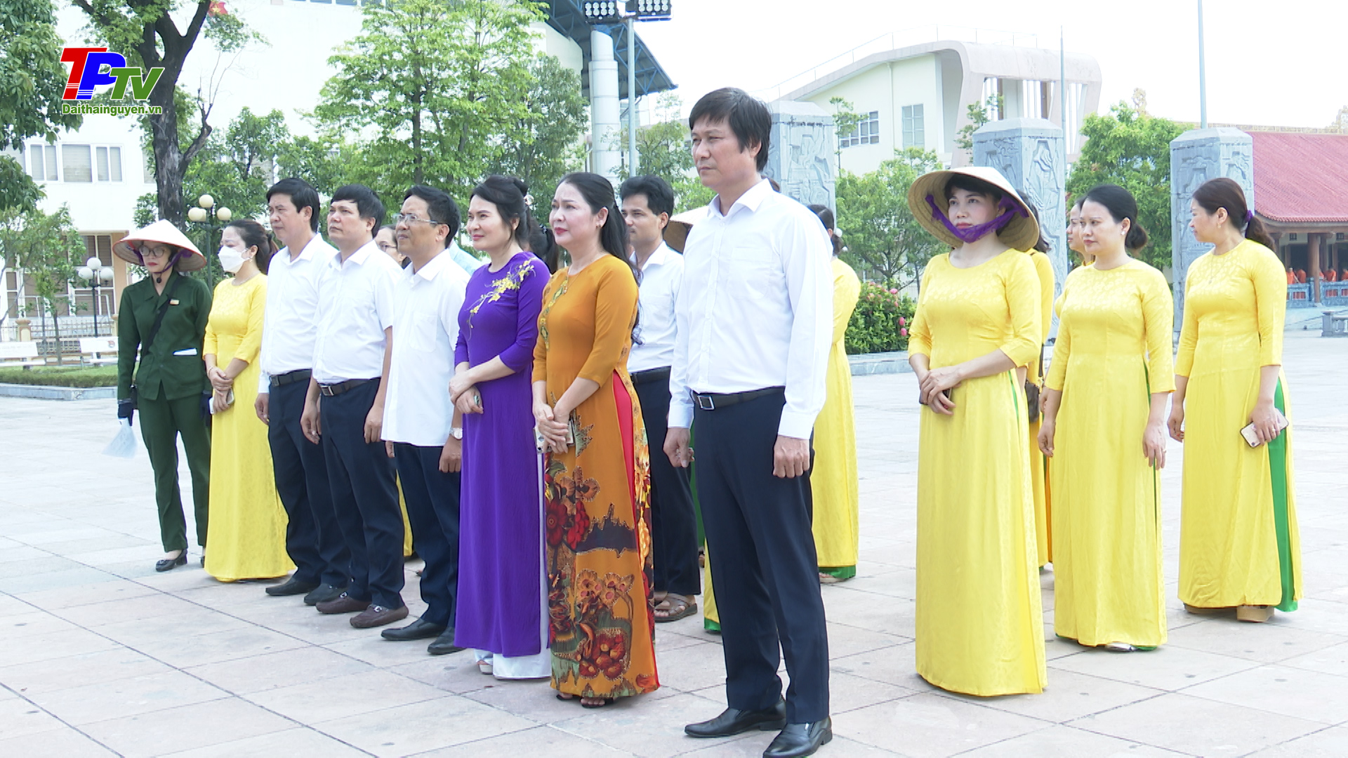 Ban quản lý Khu di tích và Trung tâm Văn hóa và Truyền thông TP Thái Nguyên dâng hương tưởng niệm các Liệt sĩ TNXP Đại đội 915.