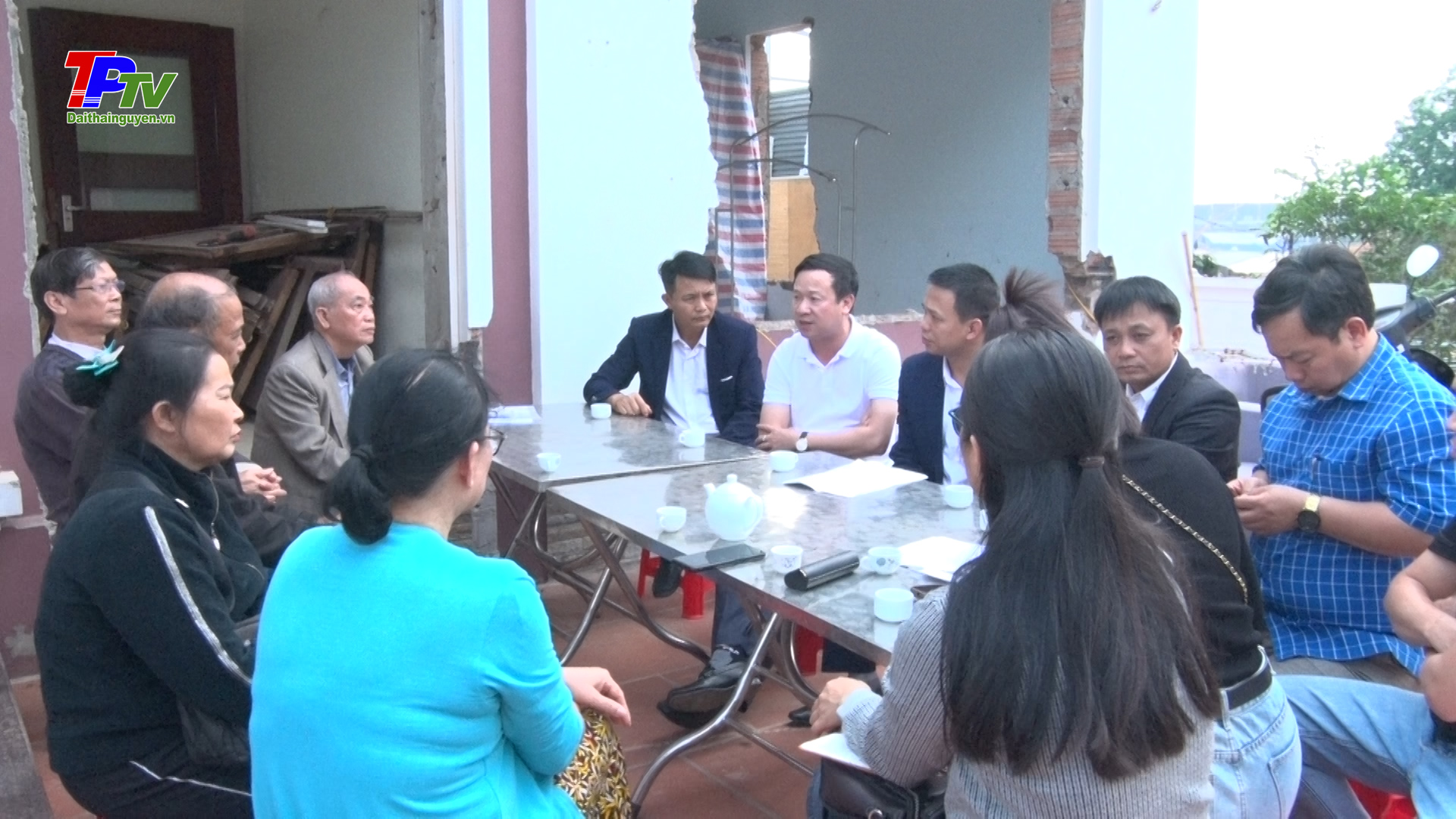 Tuyên truyền vận động bàn giao mặt bằng để thi công Dự án xây dựng Sân vận động Thái Nguyên.